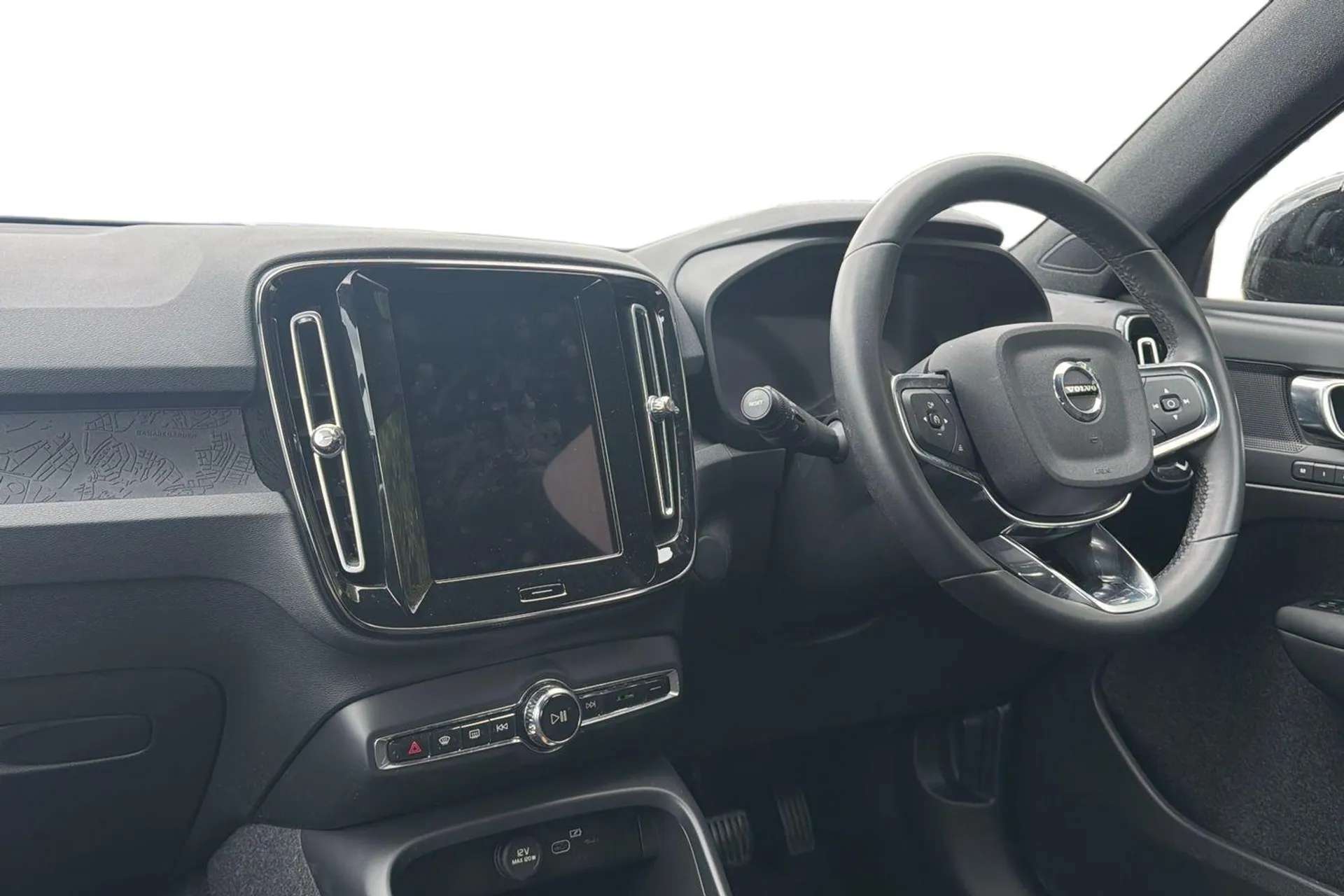 2023 VOLVO XC40 2023 VOLVO XC40