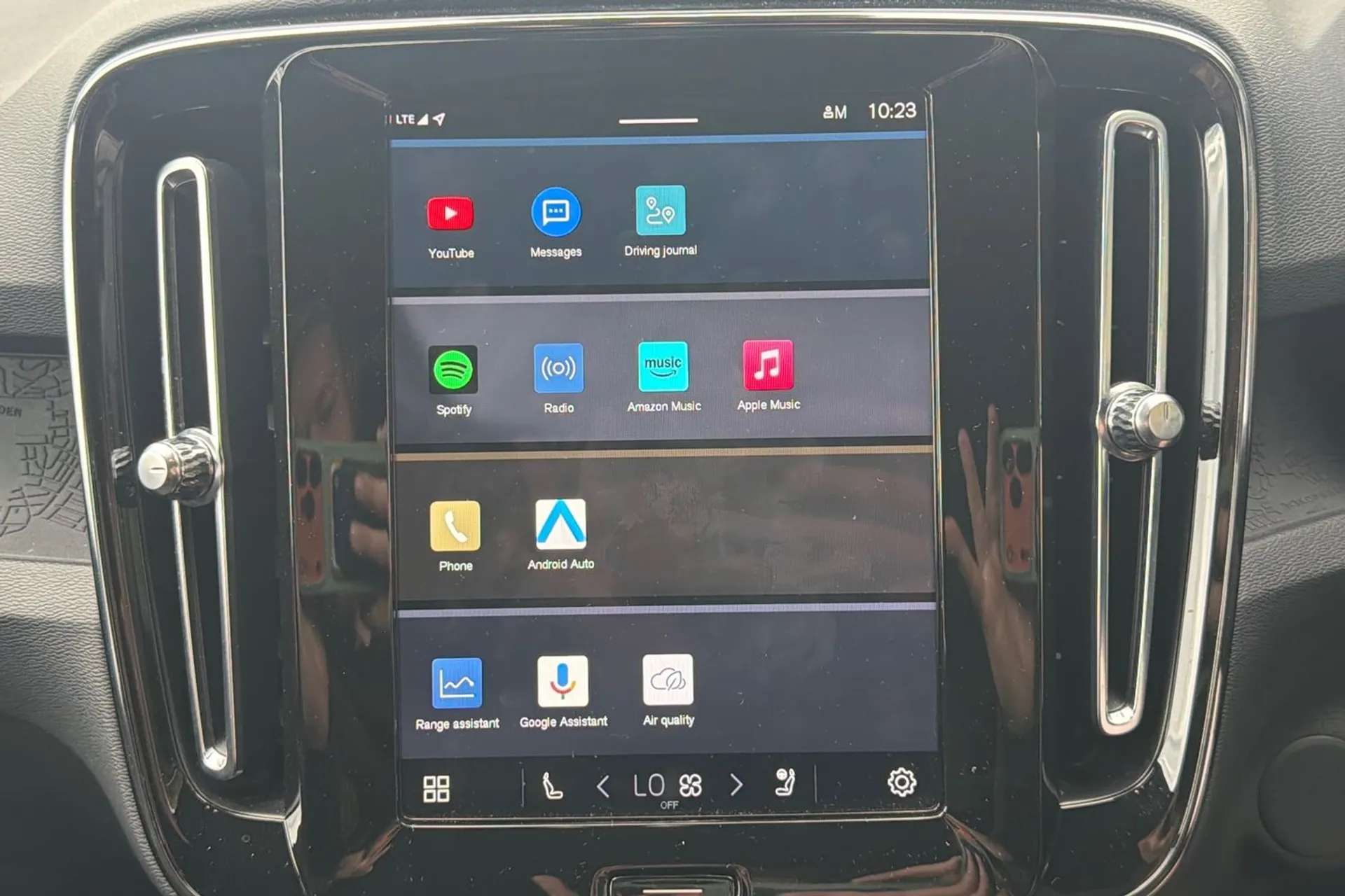 2023 VOLVO XC40 2023 VOLVO XC40
