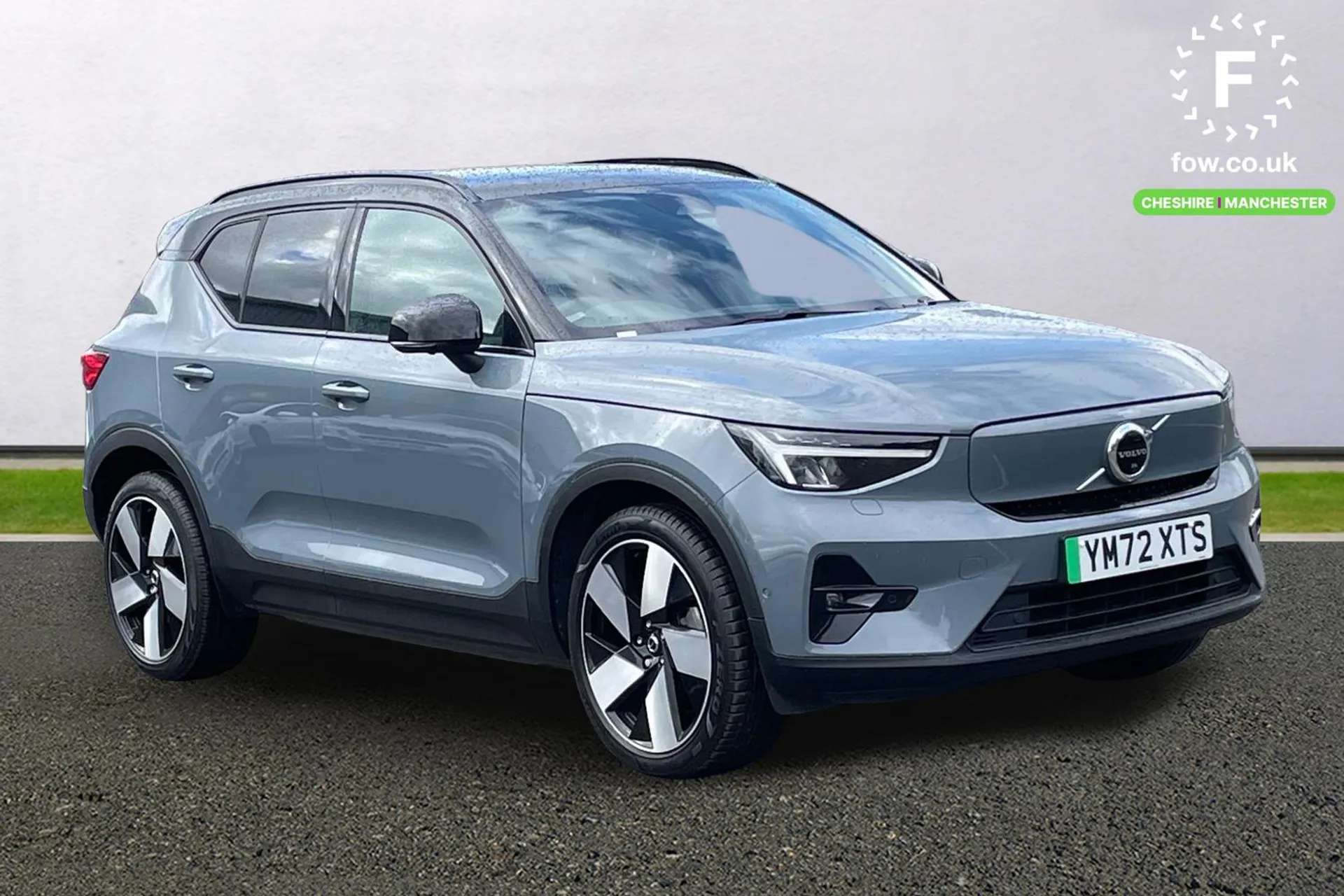 2023 VOLVO XC40 2023 VOLVO XC40