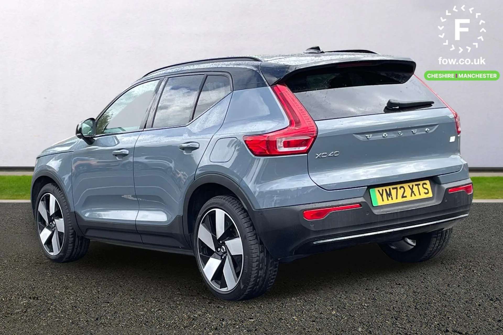 2023 VOLVO XC40 2023 VOLVO XC40
