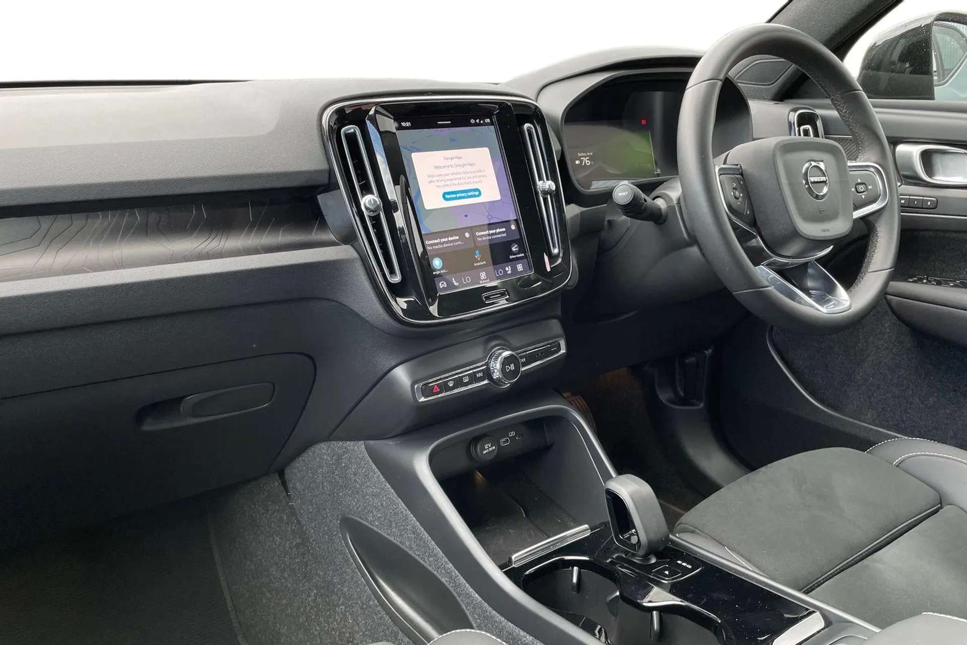 2023 VOLVO XC40 2023 VOLVO XC40