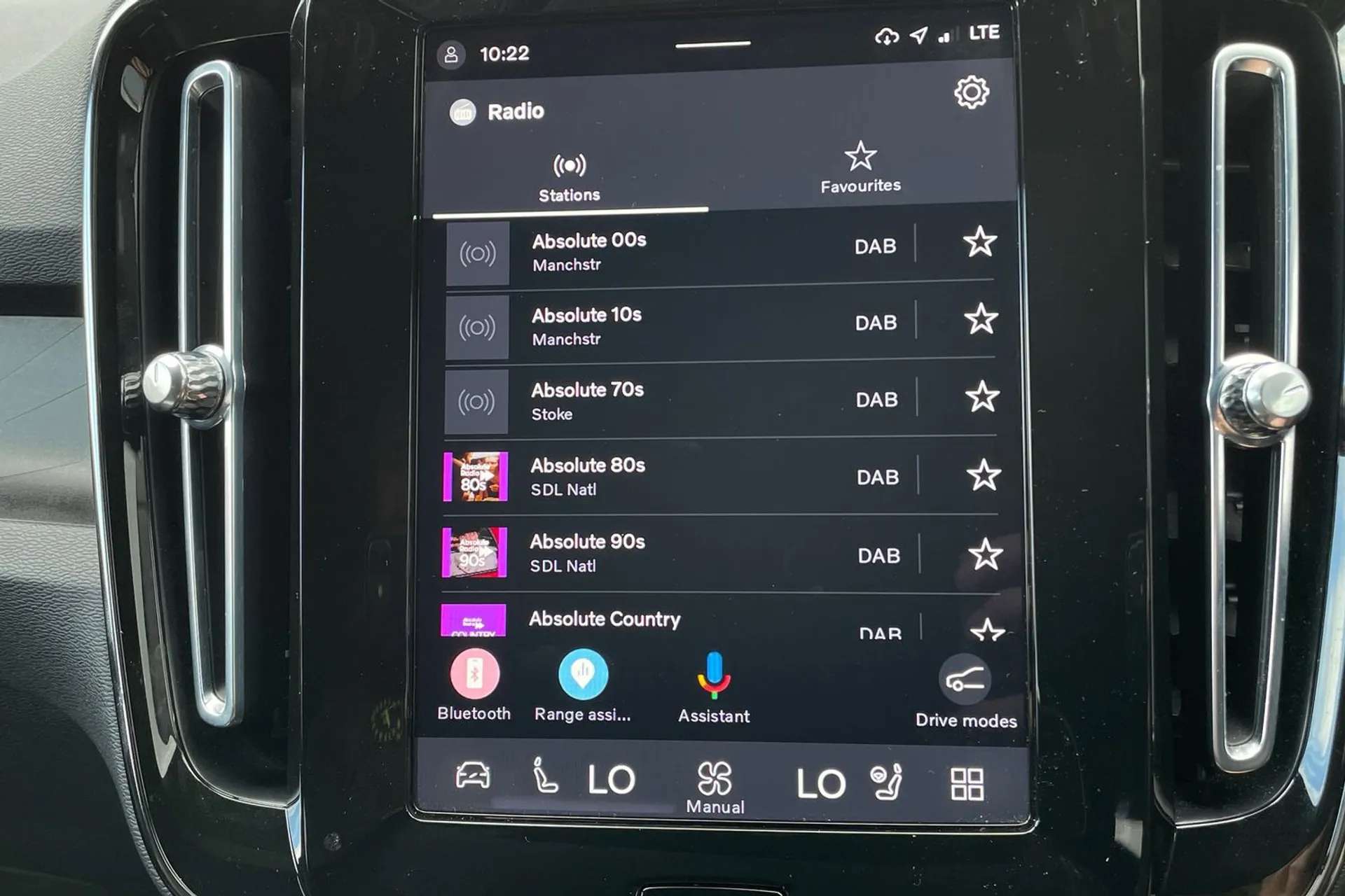 2023 VOLVO XC40 2023 VOLVO XC40