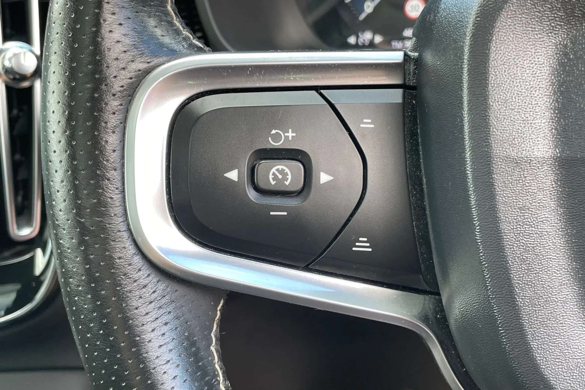 2019 VOLVO XC40 2019 VOLVO XC40