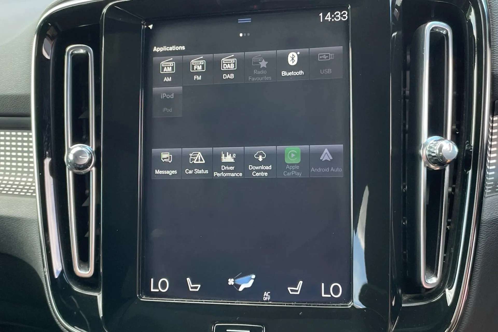 2019 VOLVO XC40 2019 VOLVO XC40
