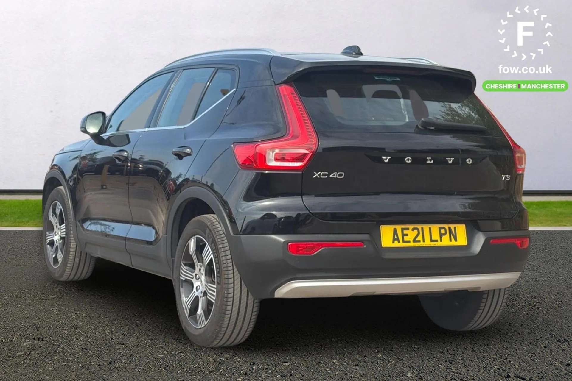 2021 VOLVO XC40 2021 VOLVO XC40