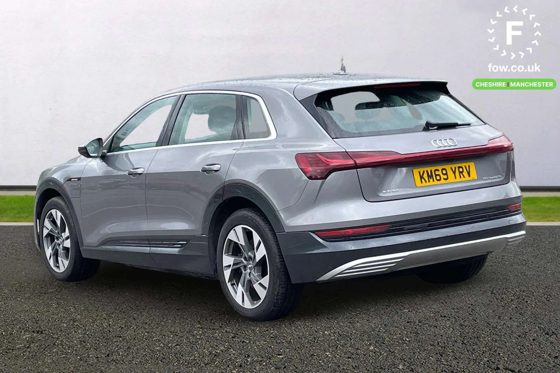 A 2020 AUDI E-TRON 300kW 55 Quattro 95kWh 5dr Auto [ 3 Audi services , Power operated tailgate , Audi virtual cockpit , Gloss styling pack , Audi phone box with wireless A 2020 AUDI E-TRON 300kW 55 Quattro 95kWh 5dr Auto [ 3 Audi services , Power operated tailgate , Audi virtual cockpit , Gloss styling pack , Audi phone box with wireless