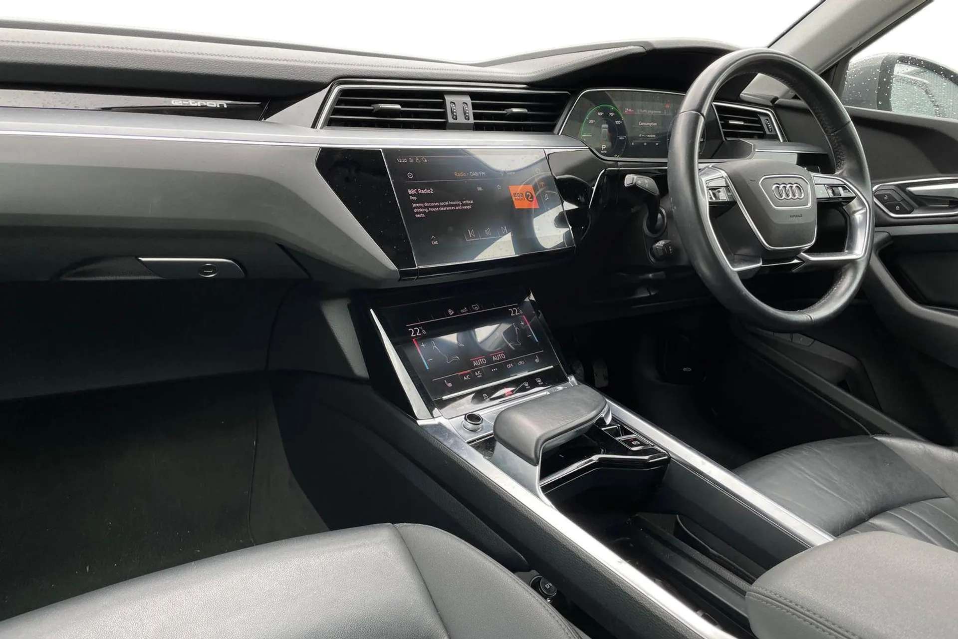 A 2020 AUDI E-TRON 300kW 55 Quattro 95kWh 5dr Auto [ 3 Audi services , Power operated tailgate , Audi virtual cockpit , Gloss styling pack , Audi phone box with wireless A 2020 AUDI E-TRON 300kW 55 Quattro 95kWh 5dr Auto [ 3 Audi services , Power operated tailgate , Audi virtual cockpit , Gloss styling pack , Audi phone box with wireless