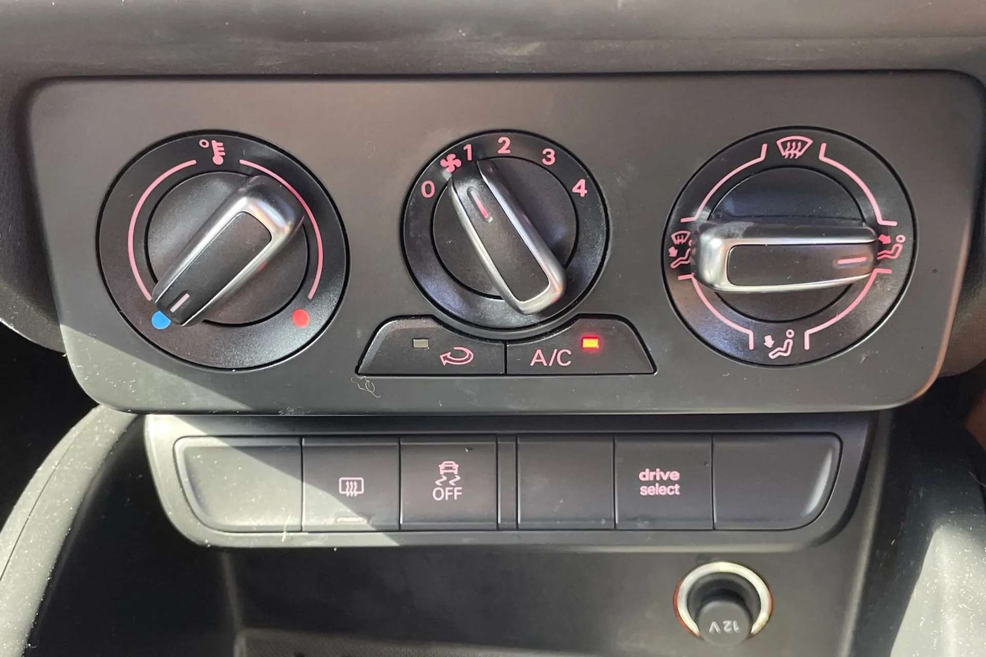 2016 AUDI A1 2016 AUDI A1