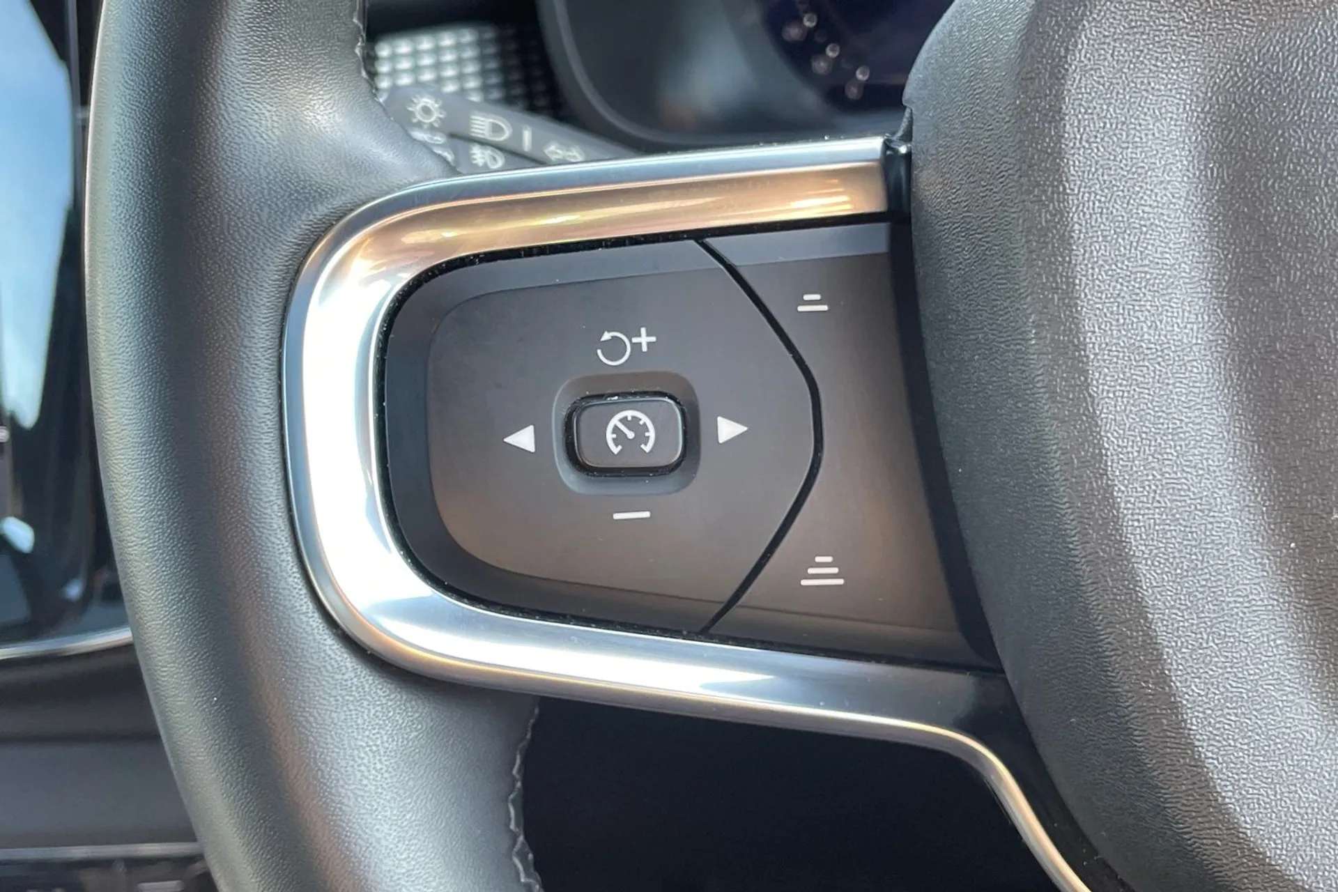 2021 VOLVO XC40 2021 VOLVO XC40