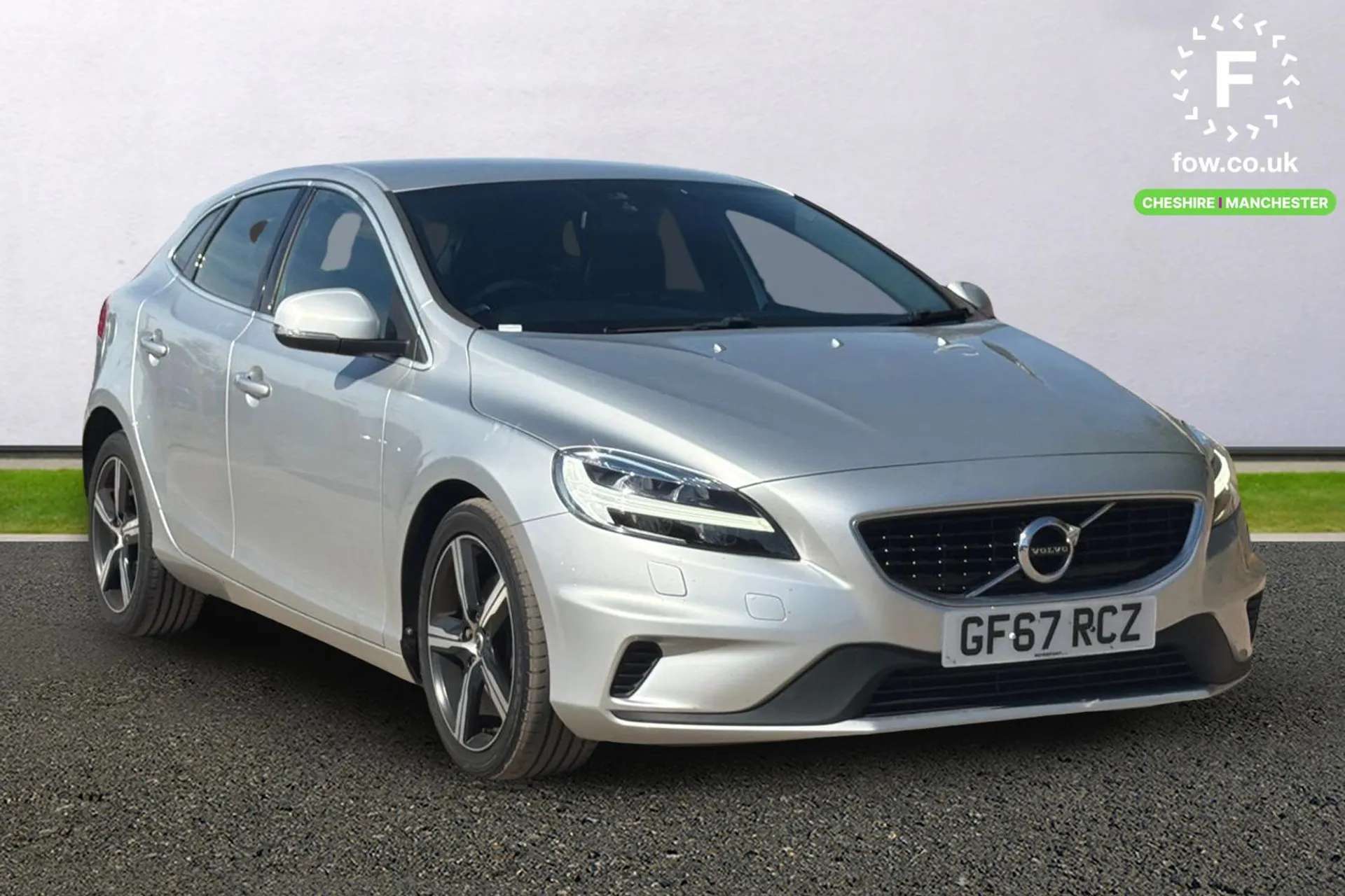 2017 VOLVO V40 2017 VOLVO V40