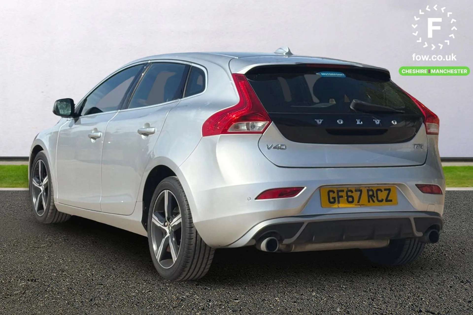 2017 VOLVO V40 2017 VOLVO V40