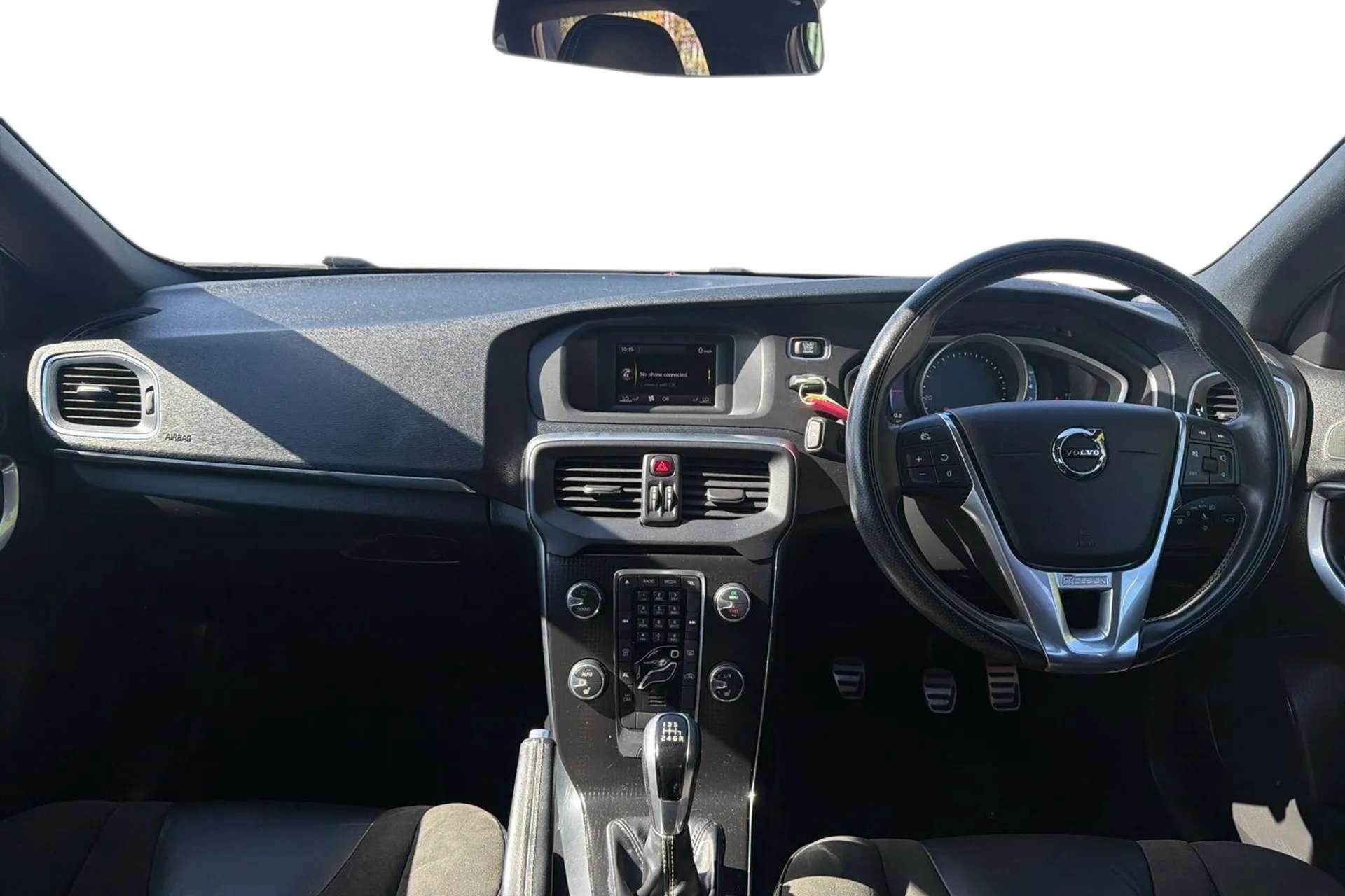 2017 VOLVO V40 2017 VOLVO V40