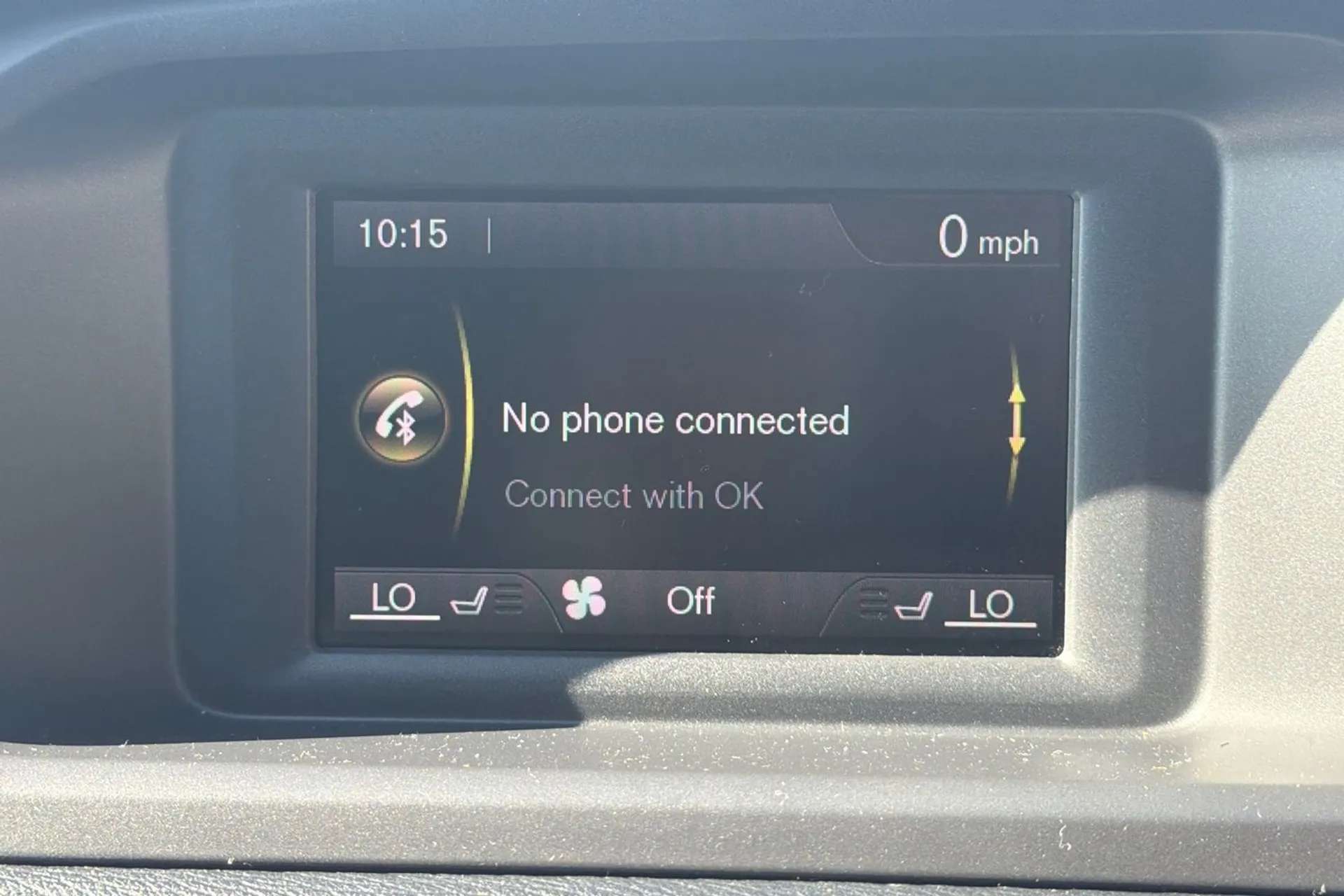 2017 VOLVO V40 2017 VOLVO V40