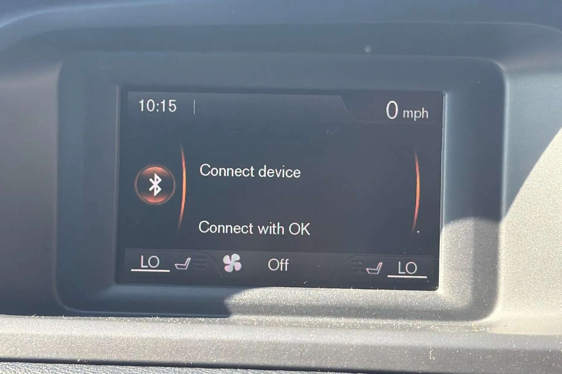 2017 VOLVO V40 2017 VOLVO V40