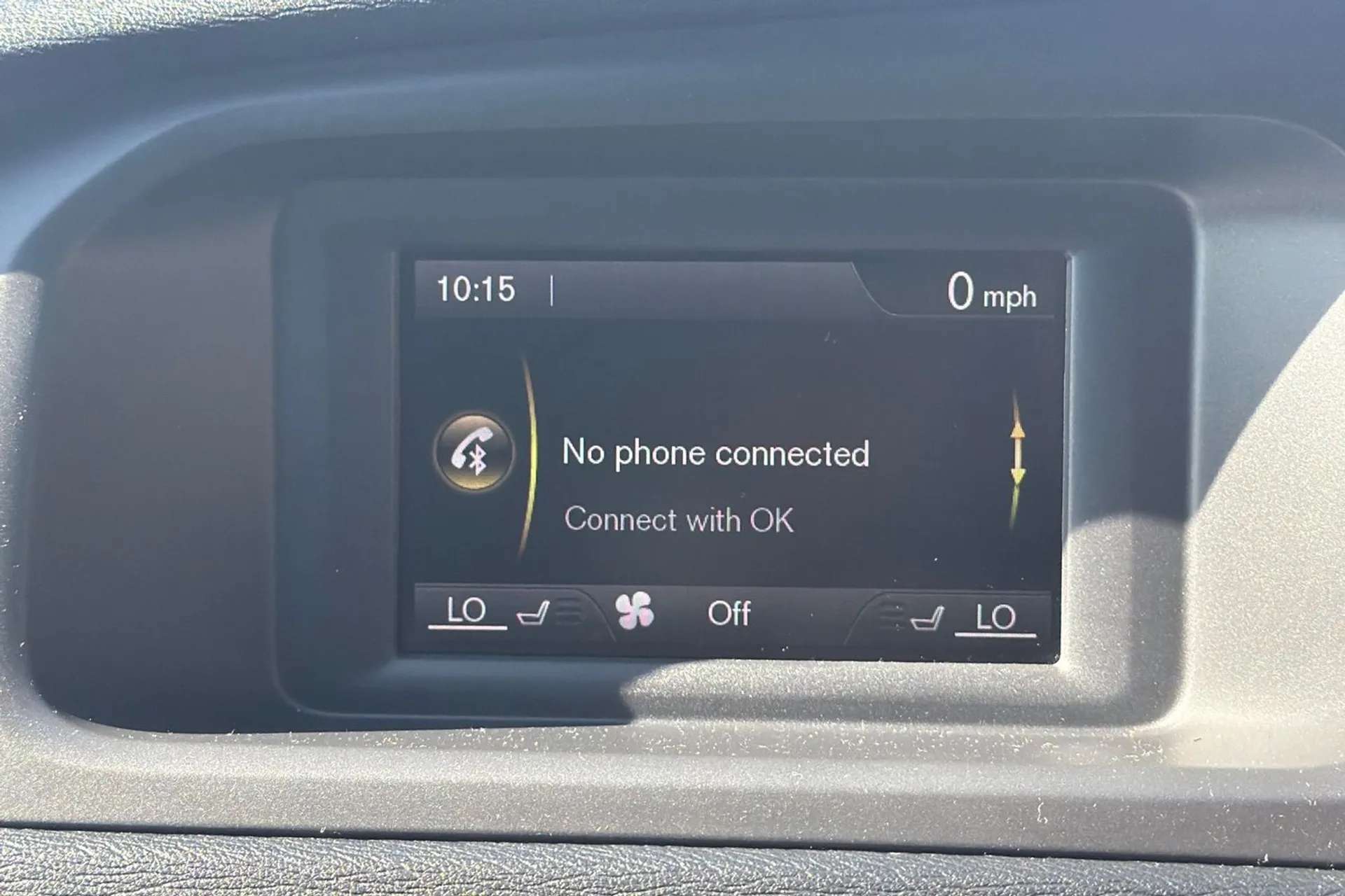 2017 VOLVO V40 2017 VOLVO V40