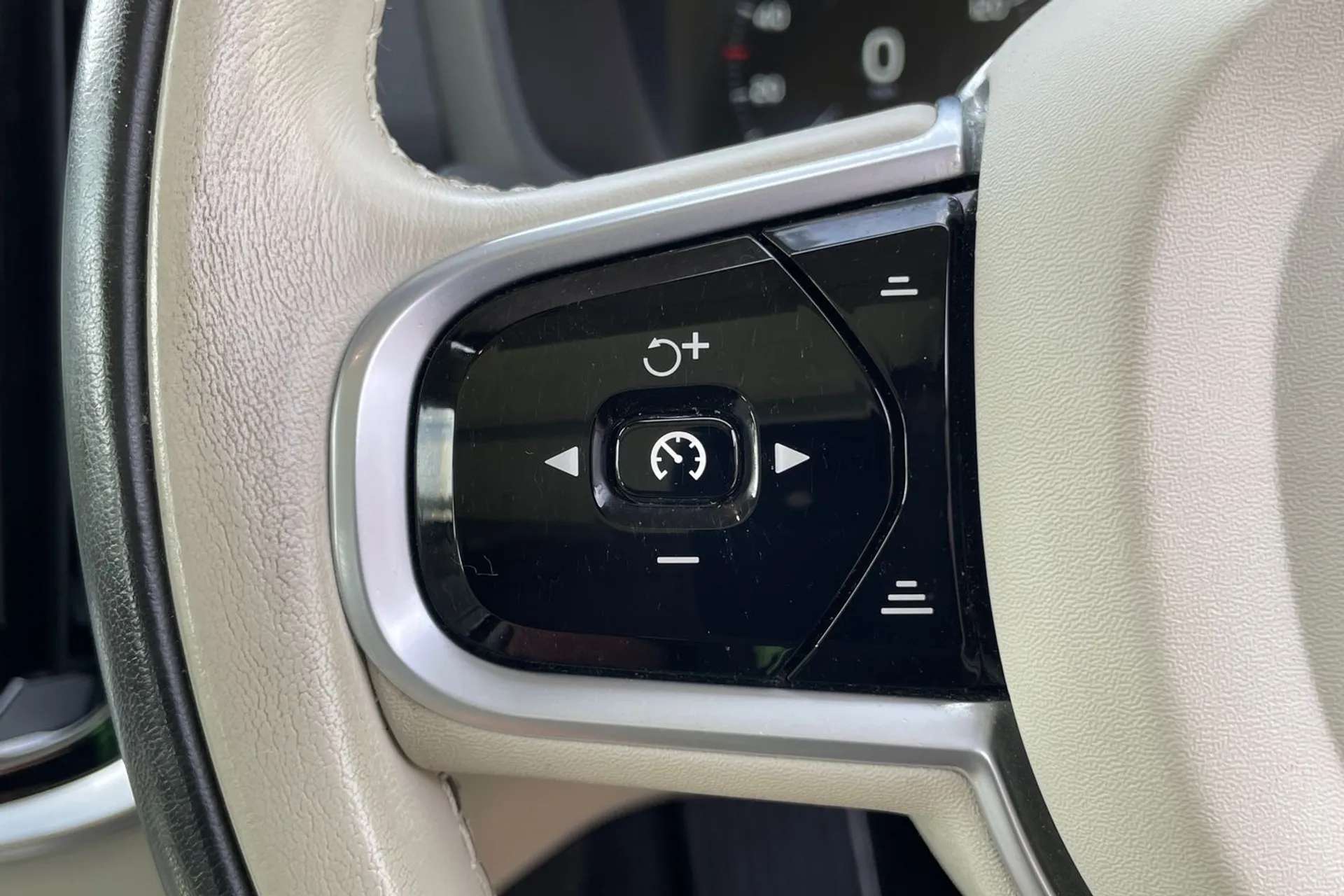 2019 VOLVO V60 2019 VOLVO V60