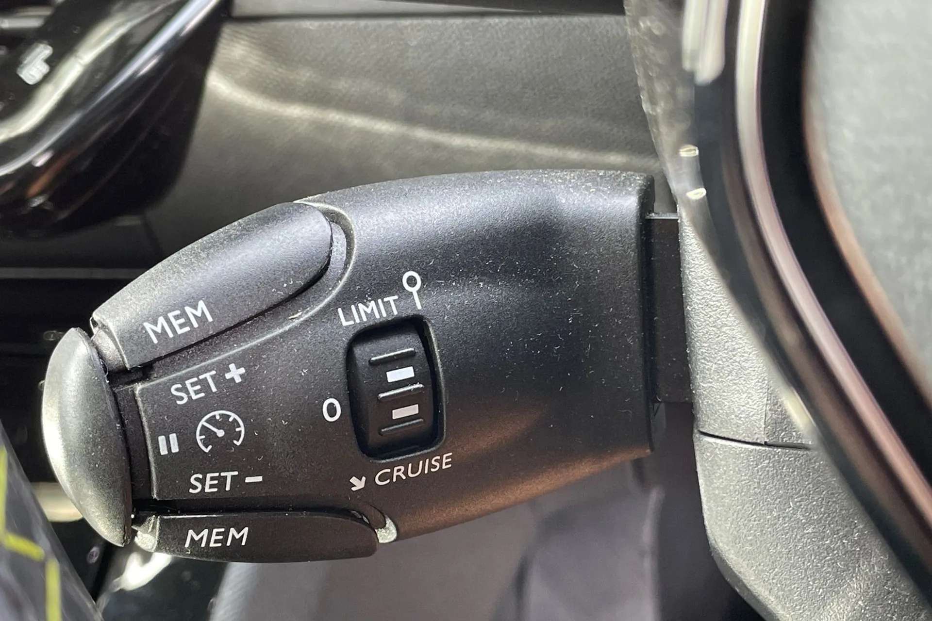2020 PEUGEOT 2008 2020 PEUGEOT 2008