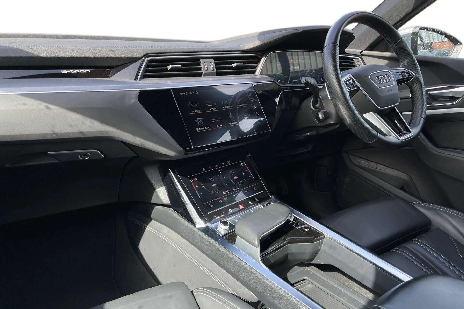 2022 AUDI E-TRON 2022 AUDI E-TRON