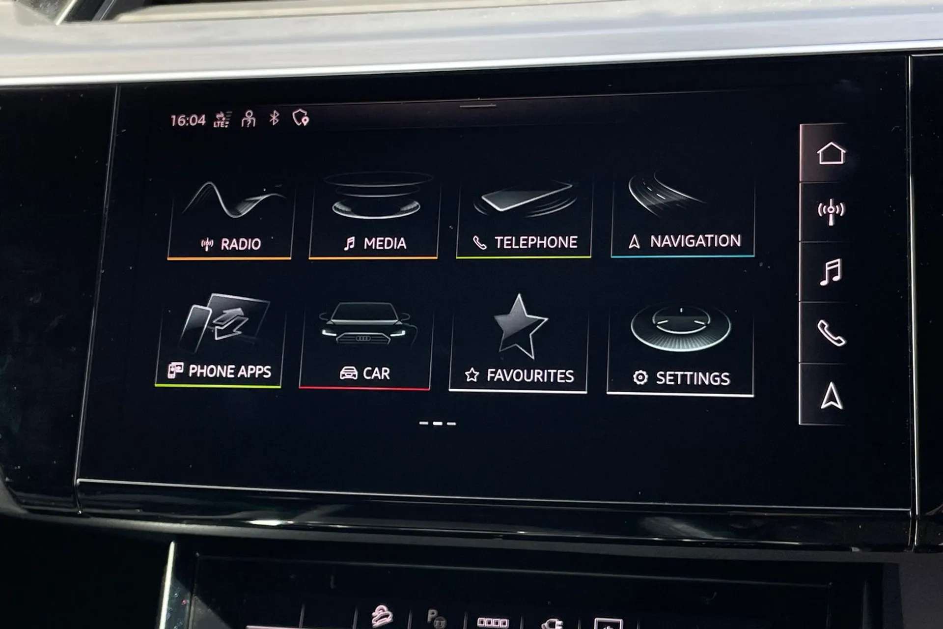 2022 AUDI E-TRON 2022 AUDI E-TRON
