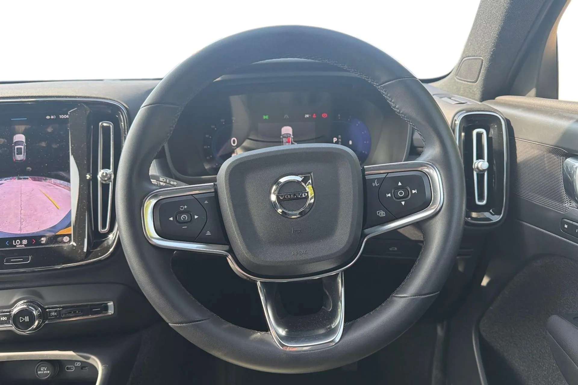 2022 VOLVO XC40 2022 VOLVO XC40