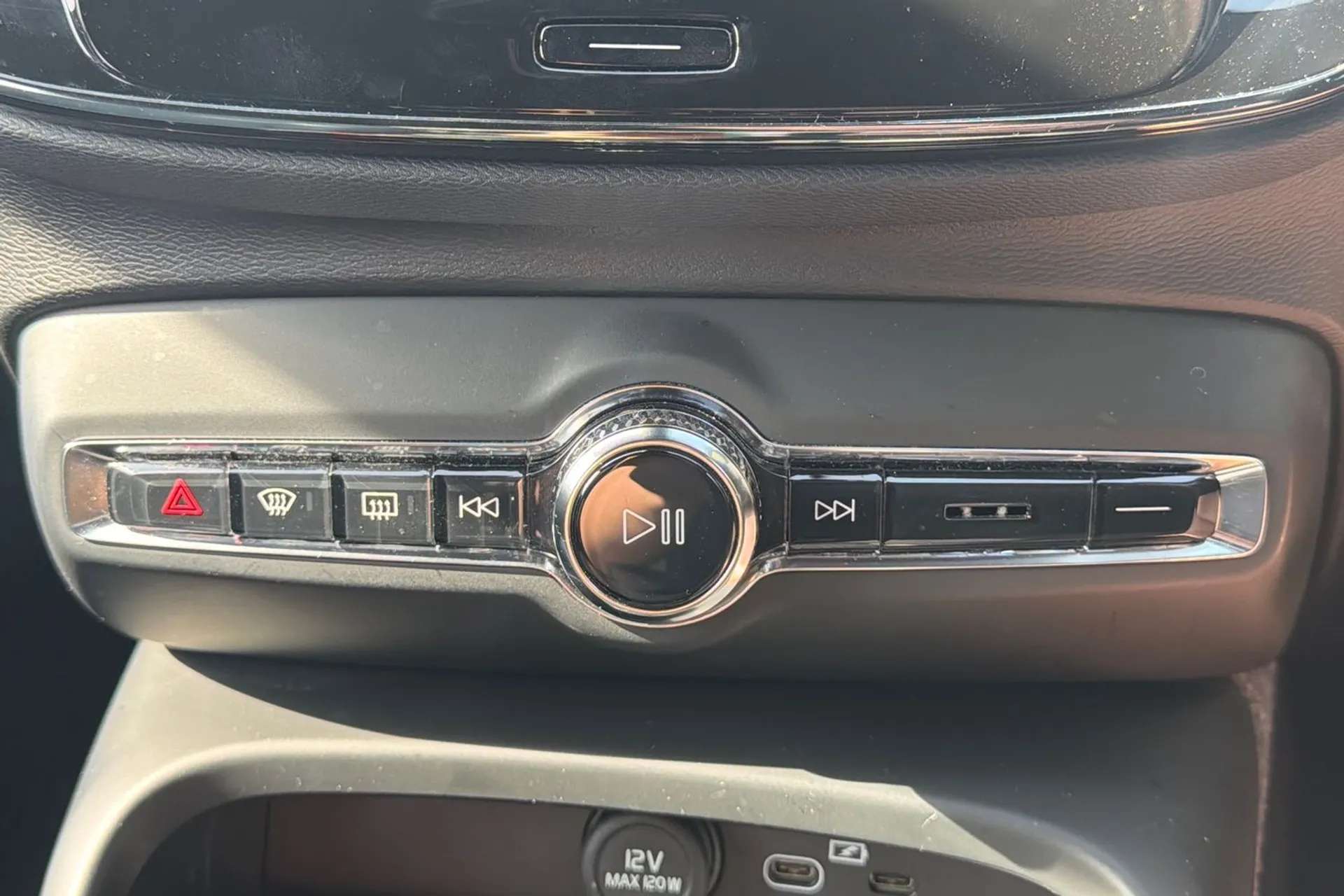 2022 VOLVO XC40 2022 VOLVO XC40