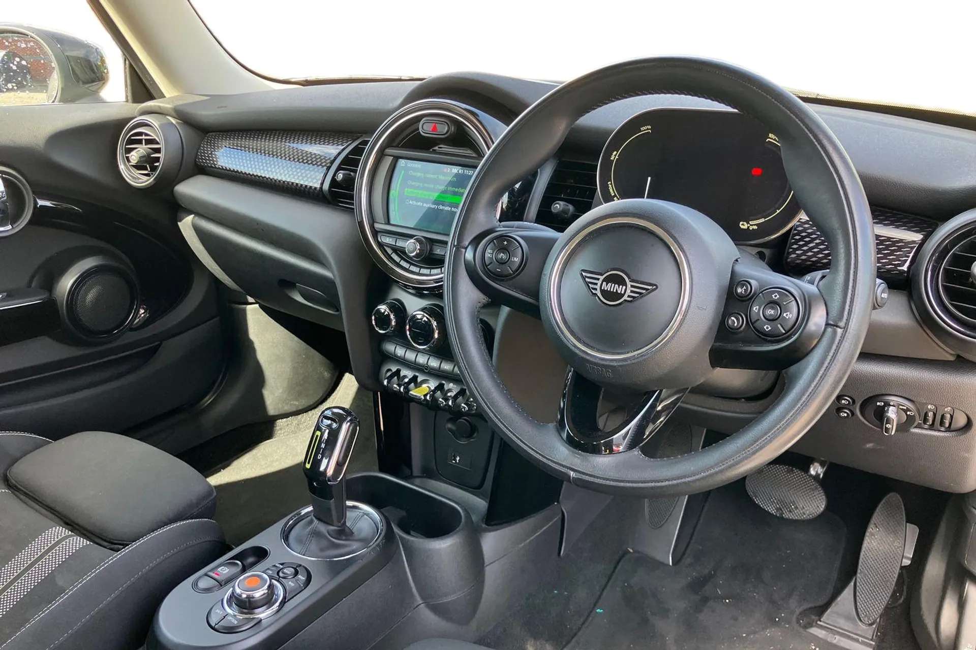 A 2020 MINI HATCH 135kW Cooper S Level 1 33kWh 3dr Auto [Cruise control, Compatible mobile phone bluetooth with audio streaming, MINI Driving Modes - centre toggle swit A 2020 MINI HATCH 135kW Cooper S Level 1 33kWh 3dr Auto [Cruise control, Compatible mobile phone bluetooth with audio streaming, MINI Driving Modes - centre toggle swit