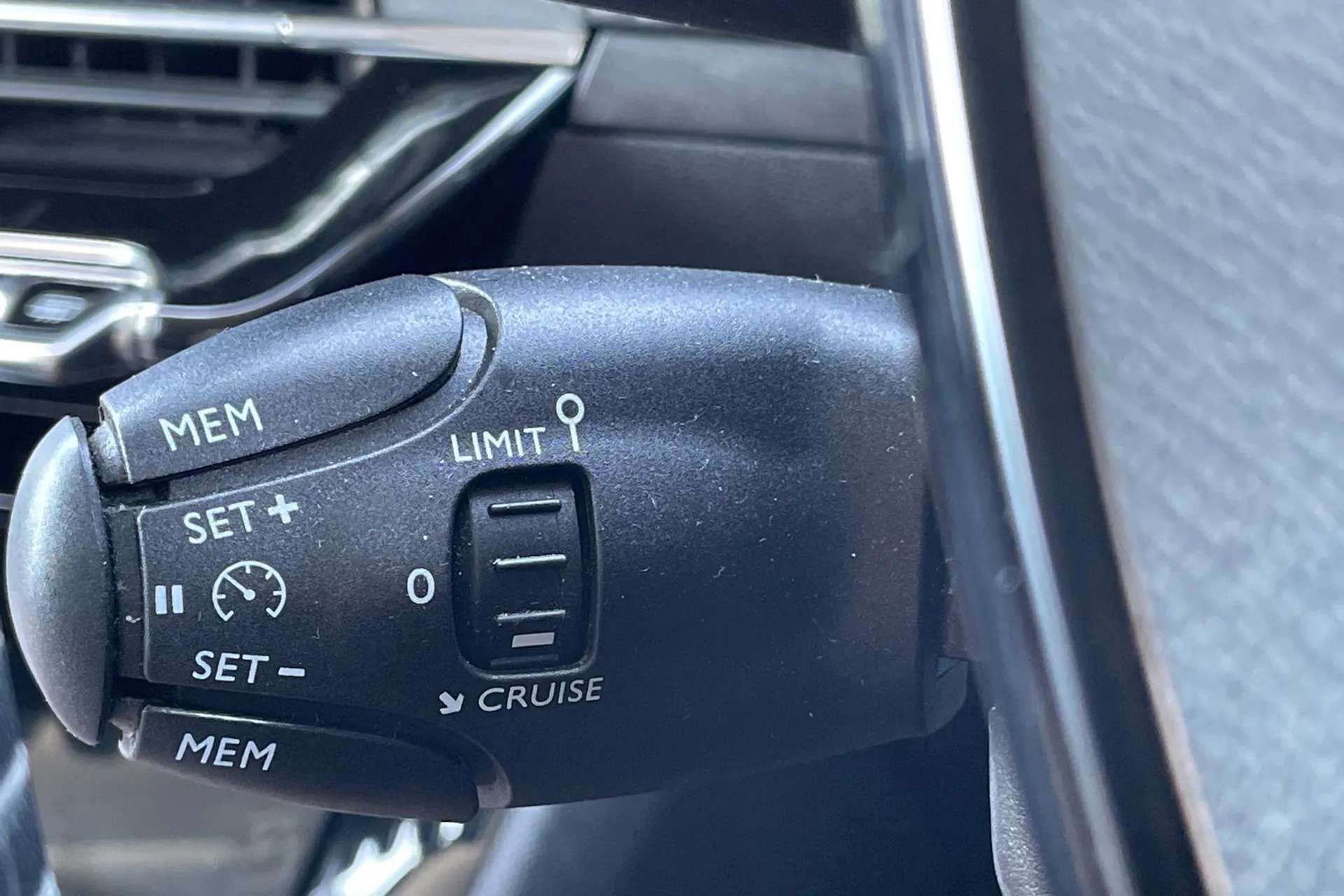 2020 PEUGEOT 2008 2020 PEUGEOT 2008