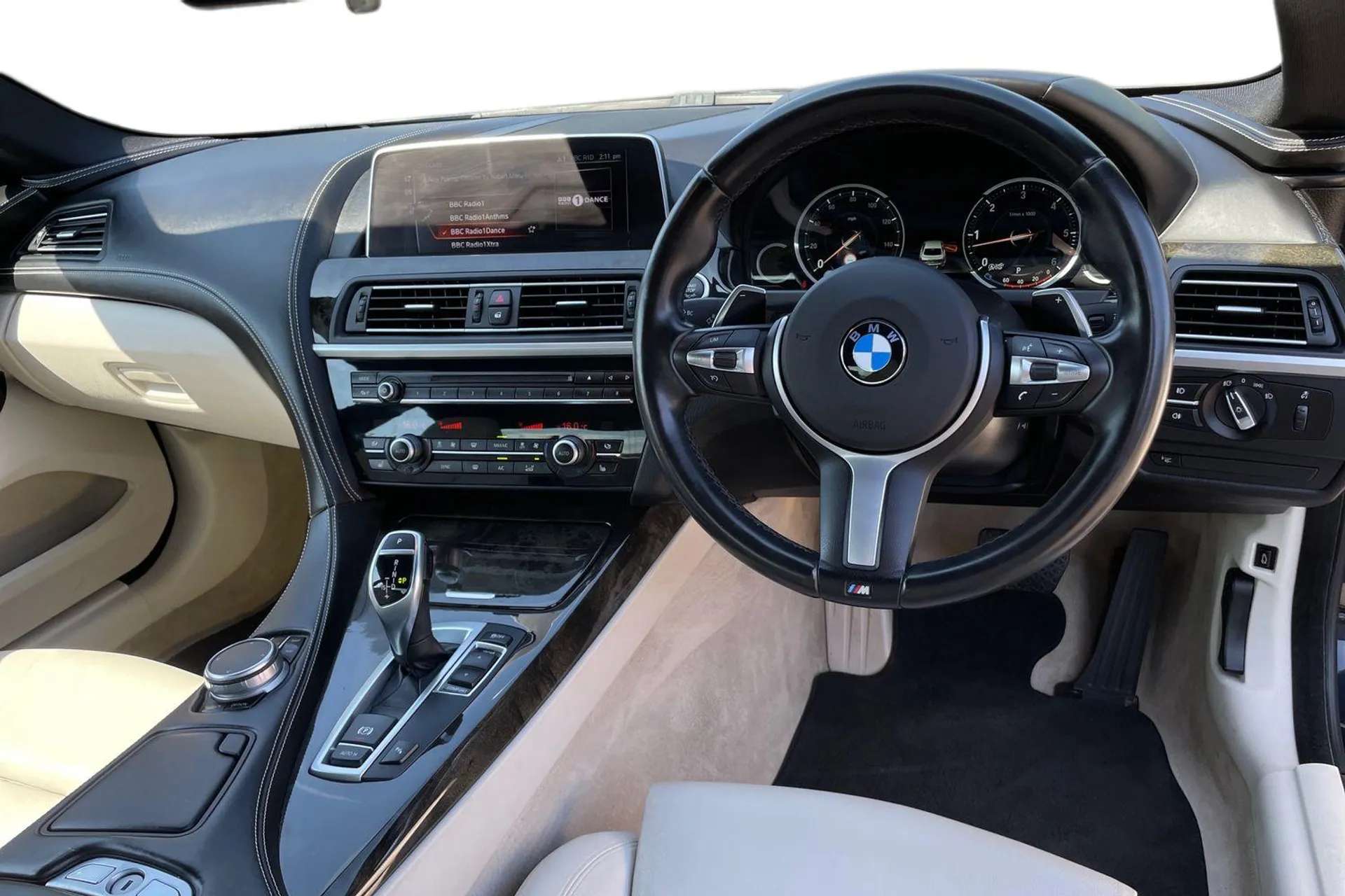 A 2017 BMW 6 SERIES 640d M Sport 2dr Auto [ Enhanced bluetooth with wireless charging , Reversing Assist camera , Speed limit display , Loudspeaker system - harman/kardon A 2017 BMW 6 SERIES 640d M Sport 2dr Auto [ Enhanced bluetooth with wireless charging , Reversing Assist camera , Speed limit display , Loudspeaker system - harman/kardon
