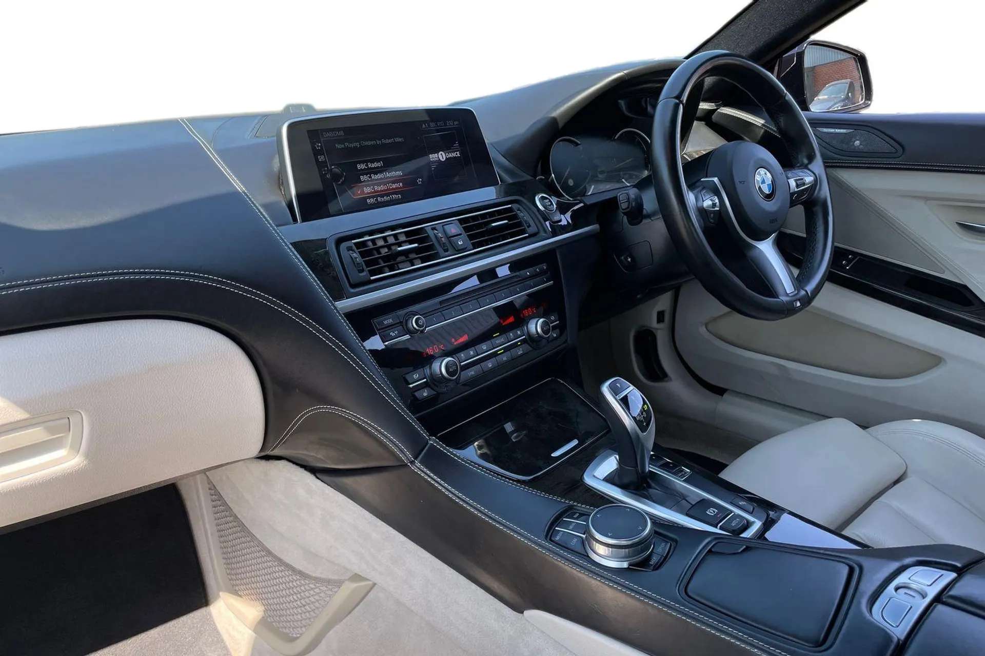 A 2017 BMW 6 SERIES 640d M Sport 2dr Auto [ Enhanced bluetooth with wireless charging , Reversing Assist camera , Speed limit display , Loudspeaker system - harman/kardon A 2017 BMW 6 SERIES 640d M Sport 2dr Auto [ Enhanced bluetooth with wireless charging , Reversing Assist camera , Speed limit display , Loudspeaker system - harman/kardon
