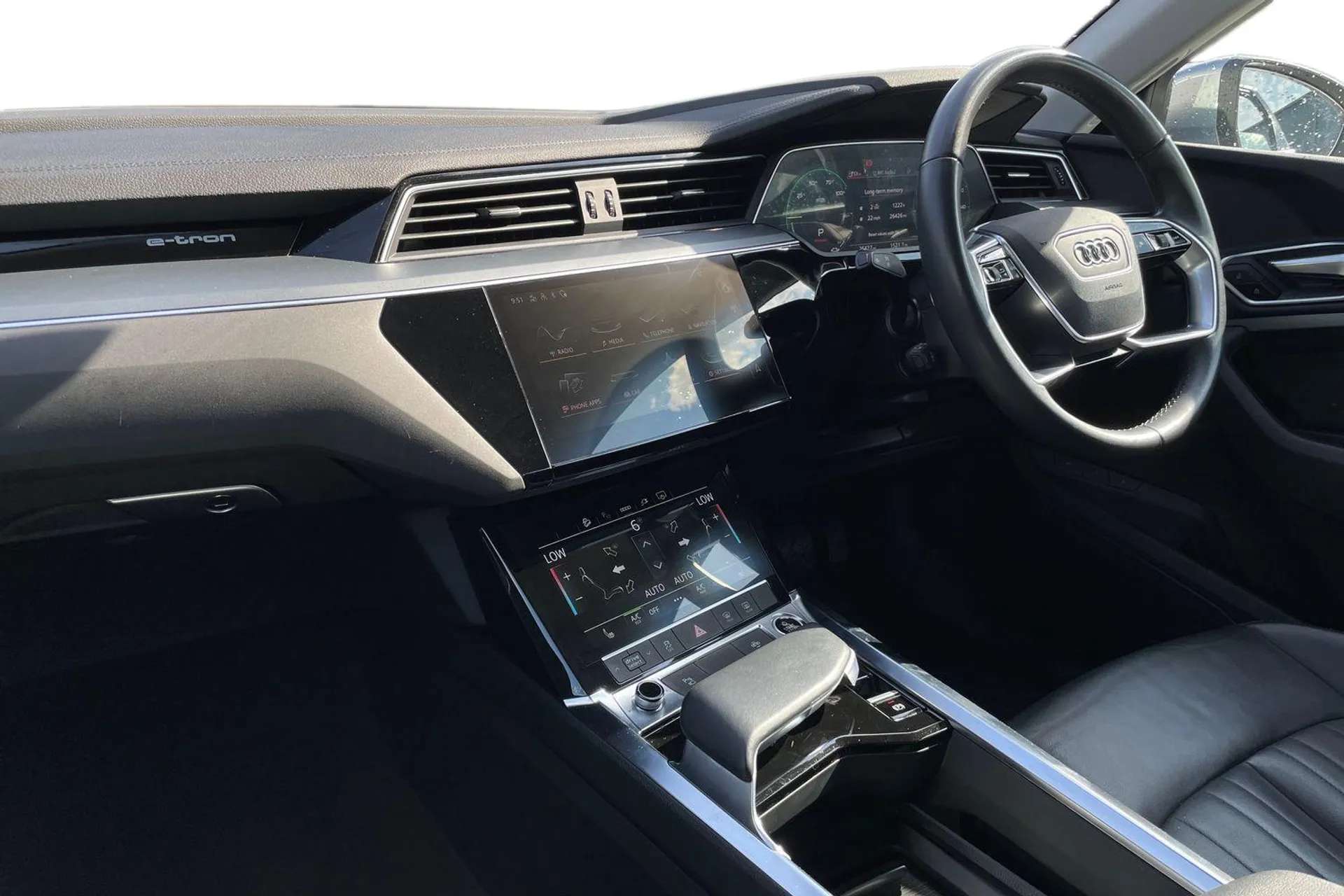 2022 AUDI E-TRON 2022 AUDI E-TRON
