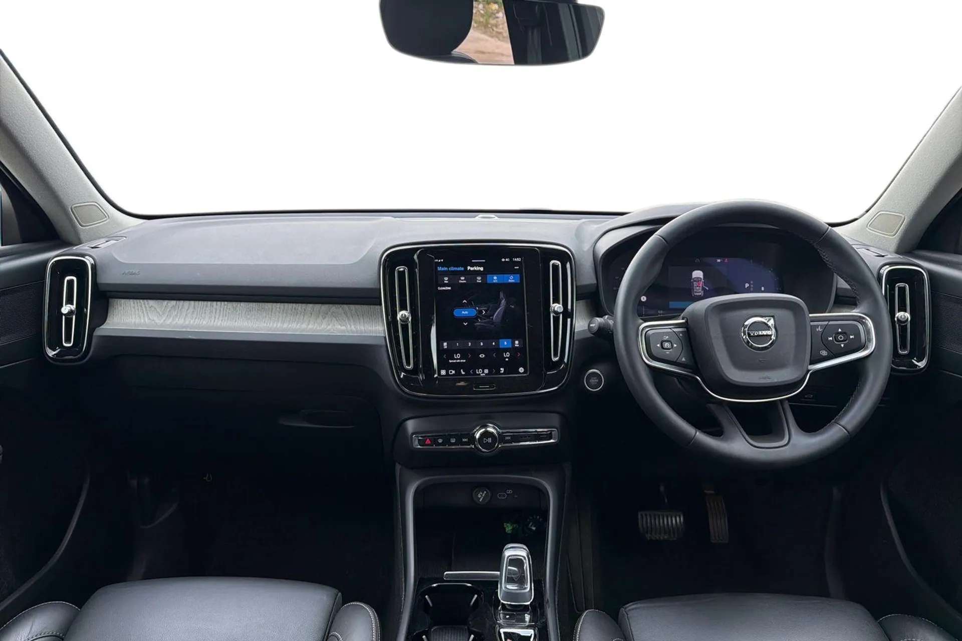 A 2023 VOLVO XC40 2.0 B3P Plus Dark 5dr Auto [Hands free power tailgate,Lane keep assist with driver alert control,Rain sensor with automatic windscreen wiper activatio A 2023 VOLVO XC40 2.0 B3P Plus Dark 5dr Auto [Hands free power tailgate,Lane keep assist with driver alert control,Rain sensor with automatic windscreen wiper activatio