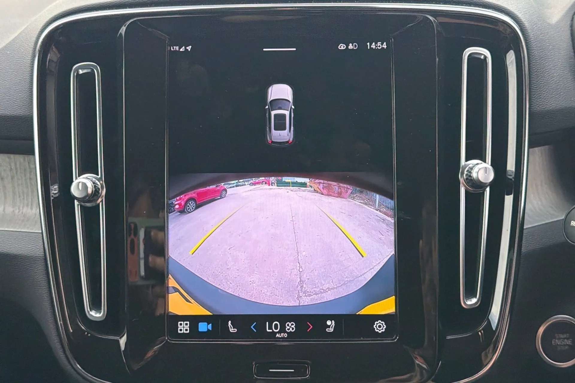 2023 VOLVO XC40 2023 VOLVO XC40