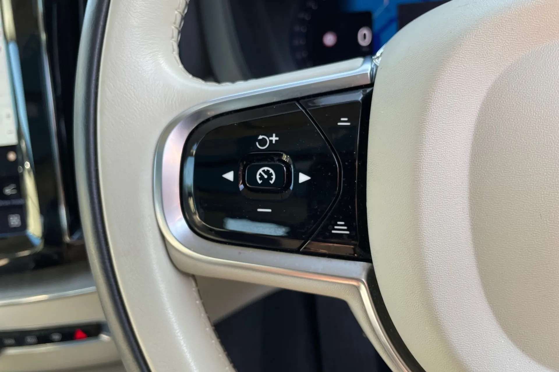2023 VOLVO XC60 2023 VOLVO XC60