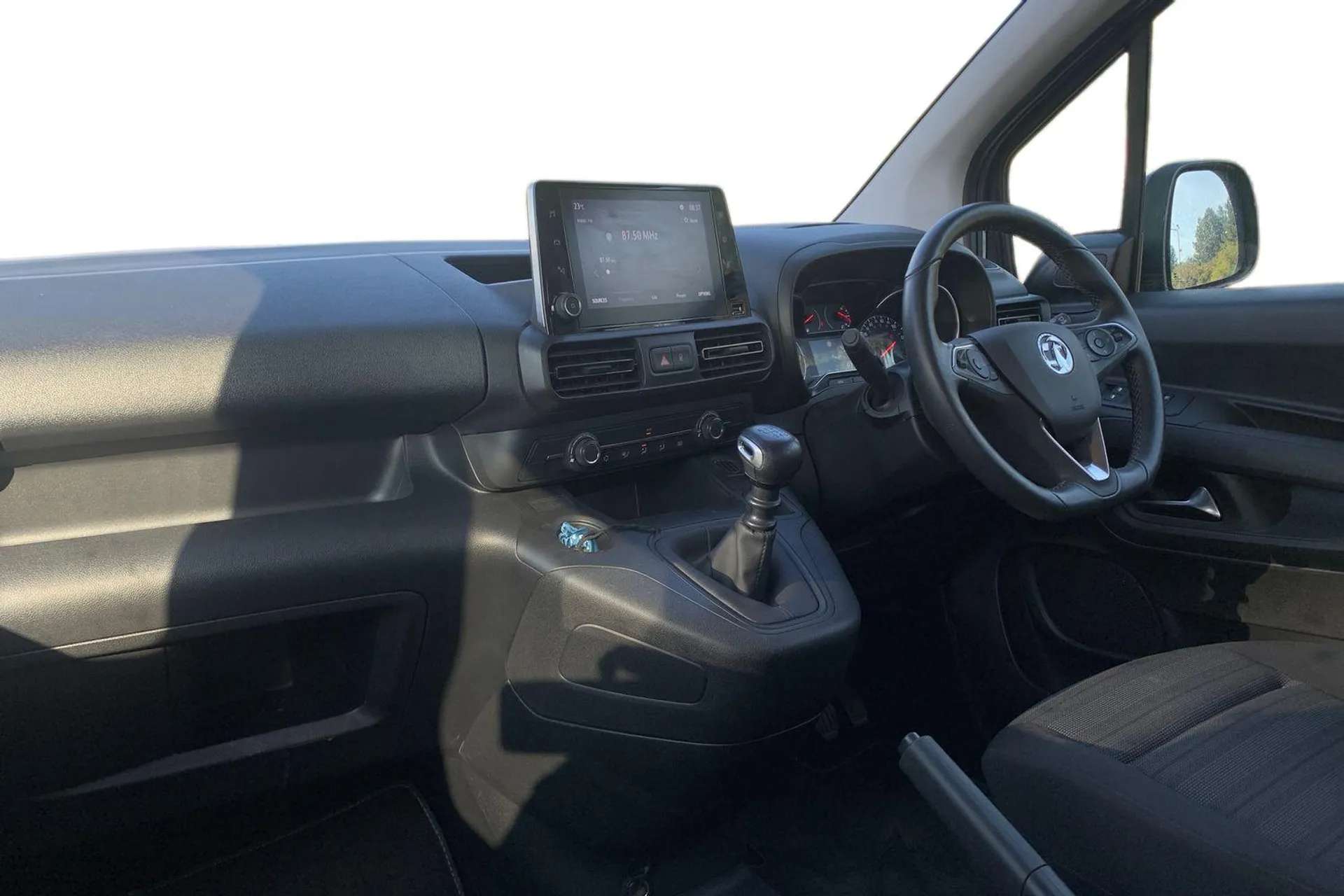 A 2023 VAUXHALL COMBO LIFE 1.5 Turbo D SE 5dr [Lane departure warning with lane change assist,Steering wheel mounted audio controls, A 2023 VAUXHALL COMBO LIFE 1.5 Turbo D SE 5dr [Lane departure warning with lane change assist,Steering wheel mounted audio controls,