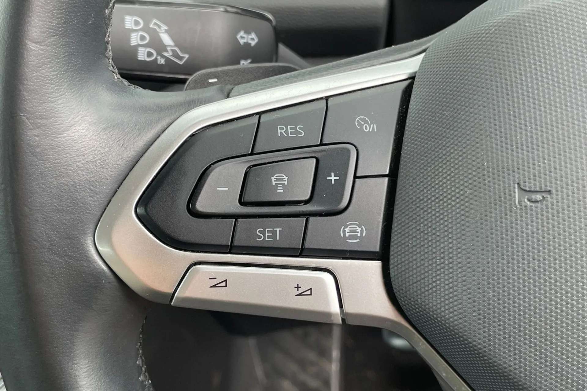 2023 VOLKSWAGEN T-ROC 2023 VOLKSWAGEN T-ROC