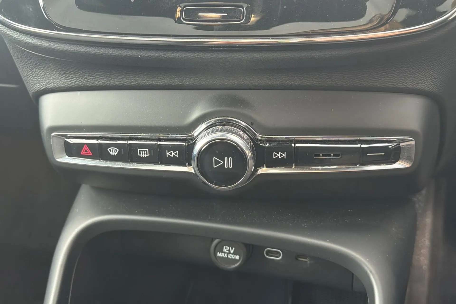 2023 VOLVO C40 2023 VOLVO C40