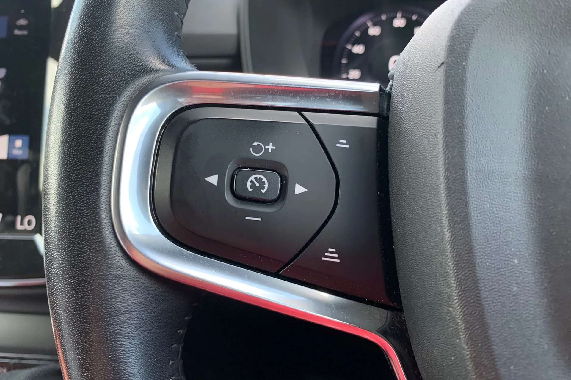 2021 VOLVO XC40 2021 VOLVO XC40