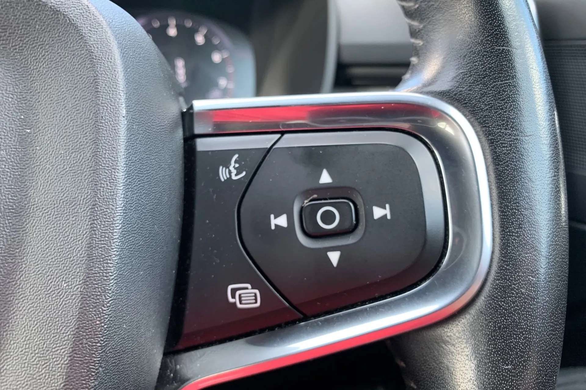 2021 VOLVO XC40 2021 VOLVO XC40