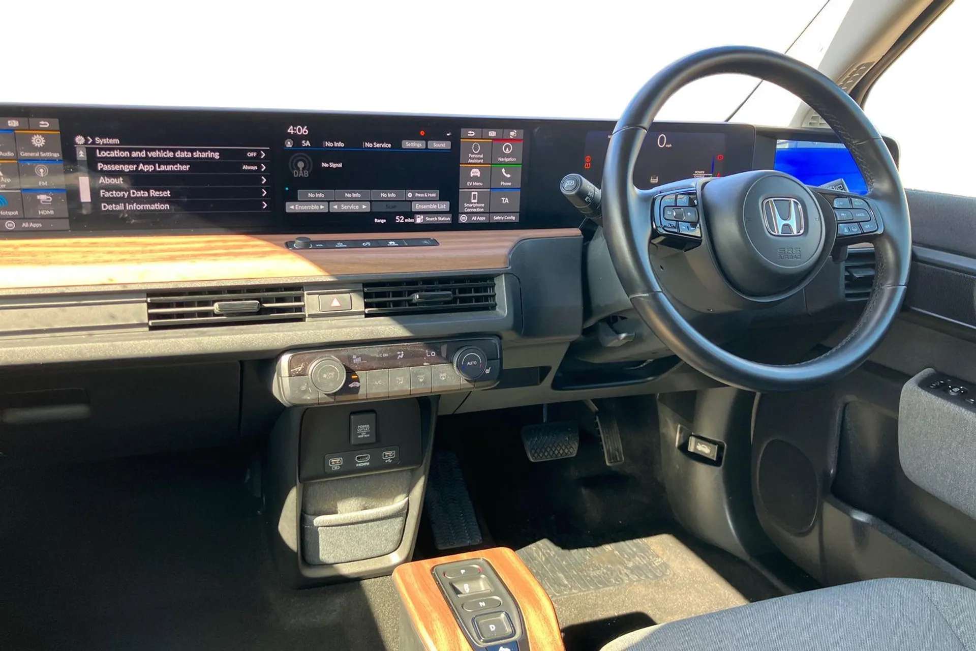 A 2021 HONDA HONDA E 100kW 36kWh 5dr Auto [ Panorama glass roof , Front and rear parking sensors , Rear view camera , Multi-information display , Heated seats , 16" Alloy A 2021 HONDA HONDA E 100kW 36kWh 5dr Auto [ Panorama glass roof , Front and rear parking sensors , Rear view camera , Multi-information display , Heated seats , 16" Alloy