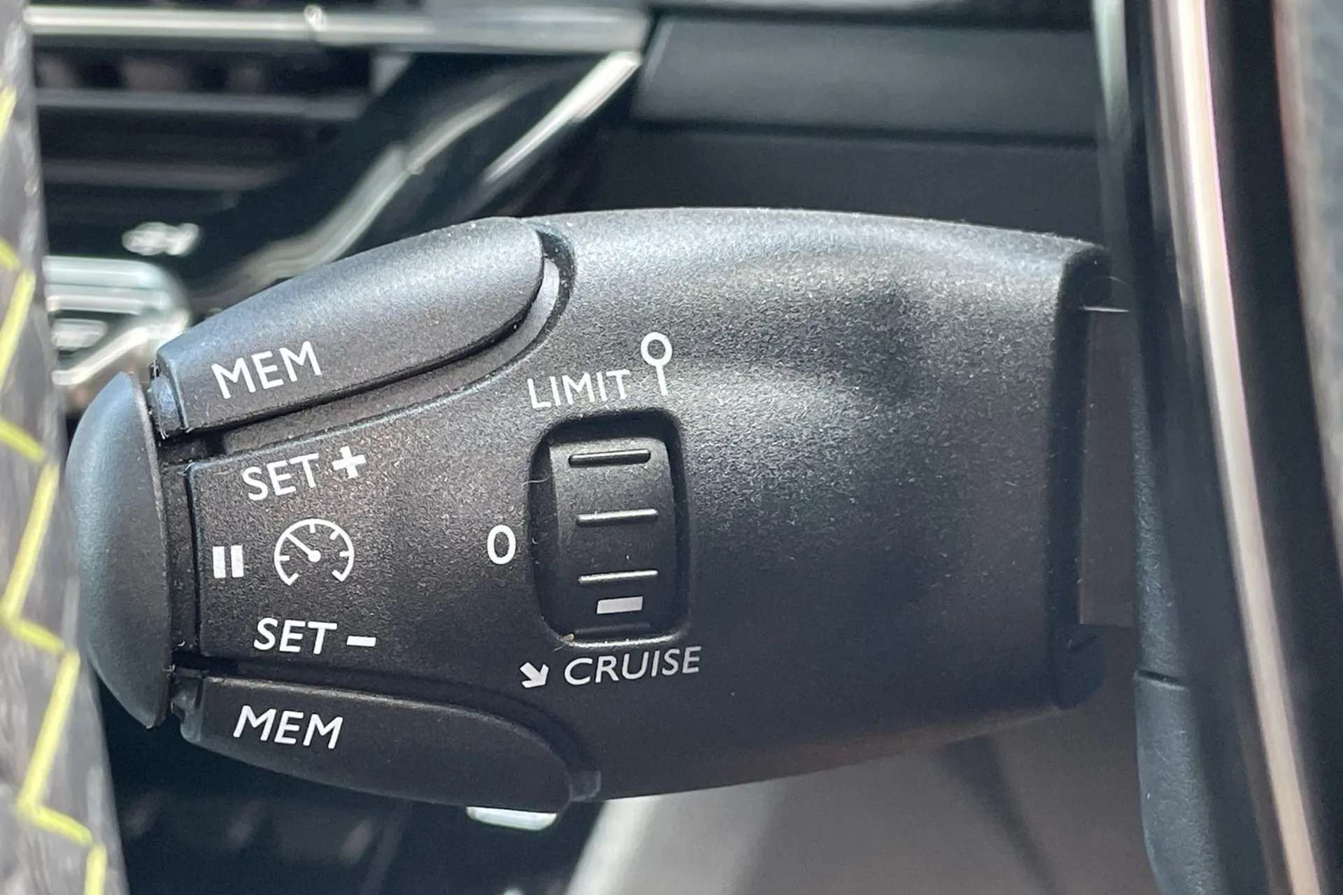 2025 PEUGEOT 2008 2025 PEUGEOT 2008