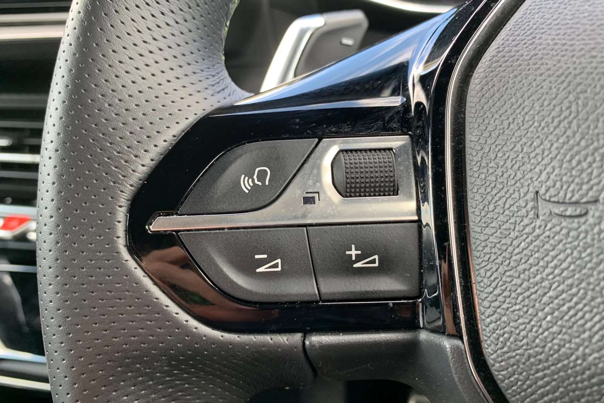 2023 PEUGEOT 2008 2023 PEUGEOT 2008