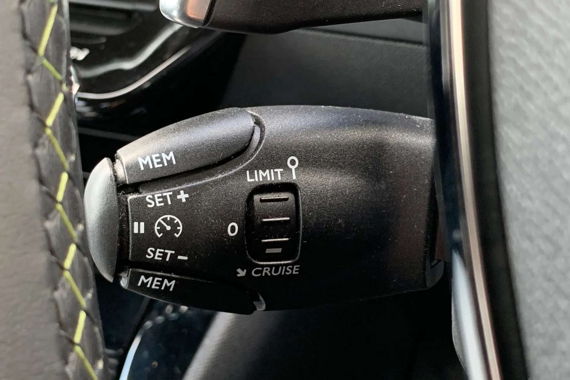 2023 PEUGEOT 2008 2023 PEUGEOT 2008