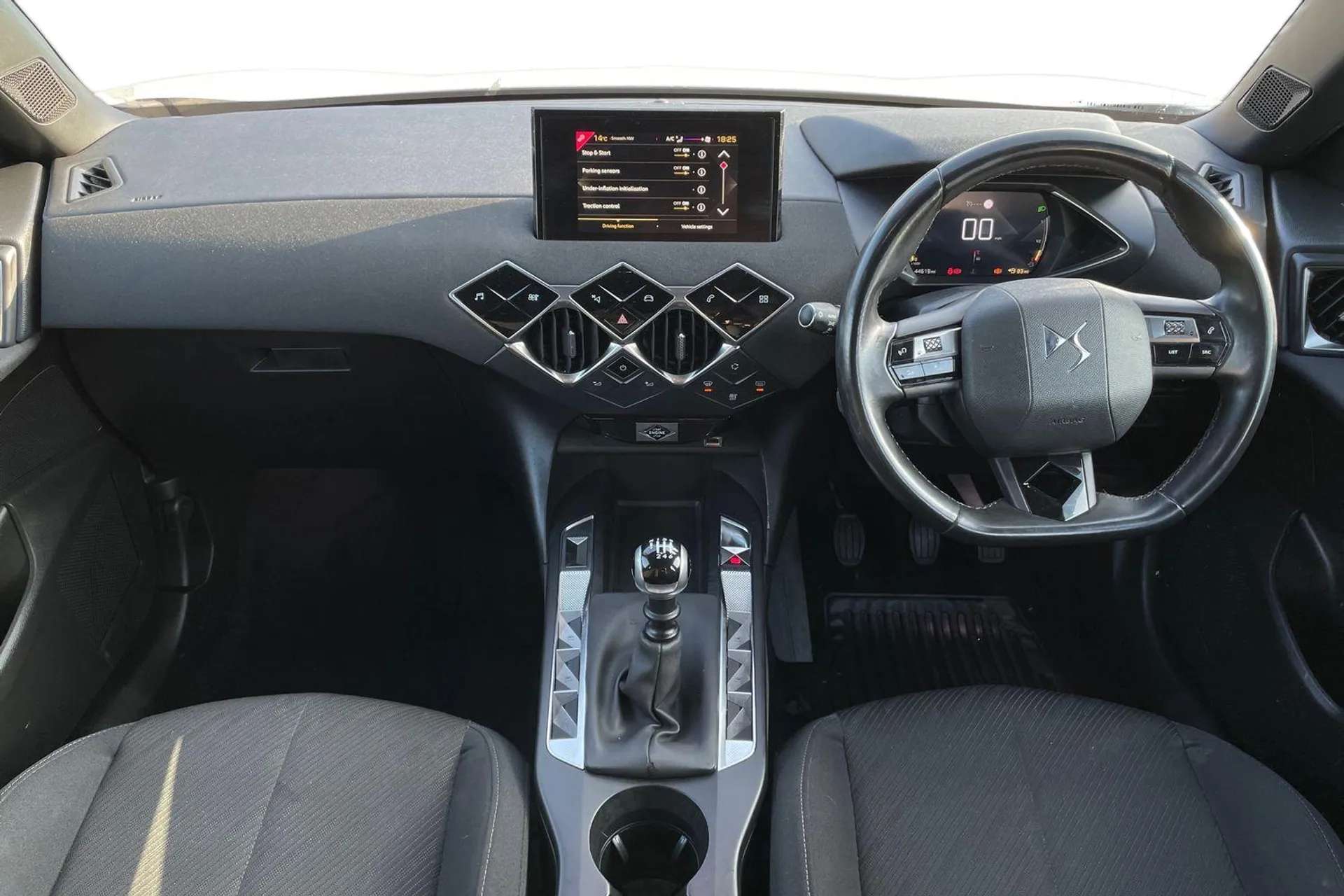 A 2020 DS DS3 1.2 PureTech Elegance 5dr [ Rear parking sensors , Bluetooth handsfree and media steaming with 1A USB socket , Cruise control with speed limiter , Hil A 2020 DS DS3 1.2 PureTech Elegance 5dr [ Rear parking sensors , Bluetooth handsfree and media steaming with 1A USB socket , Cruise control with speed limiter , Hil