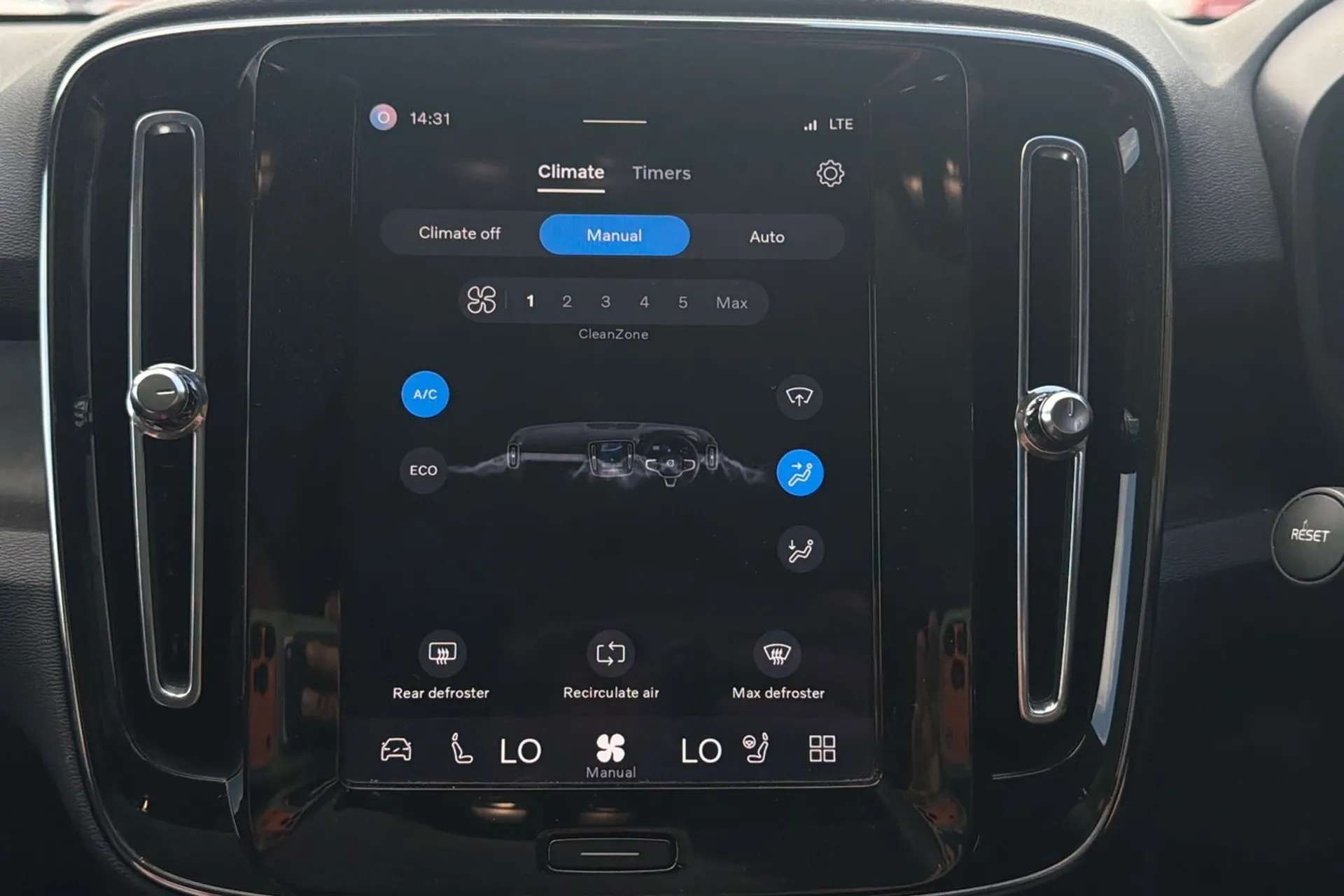 2022 VOLVO C40 2022 VOLVO C40
