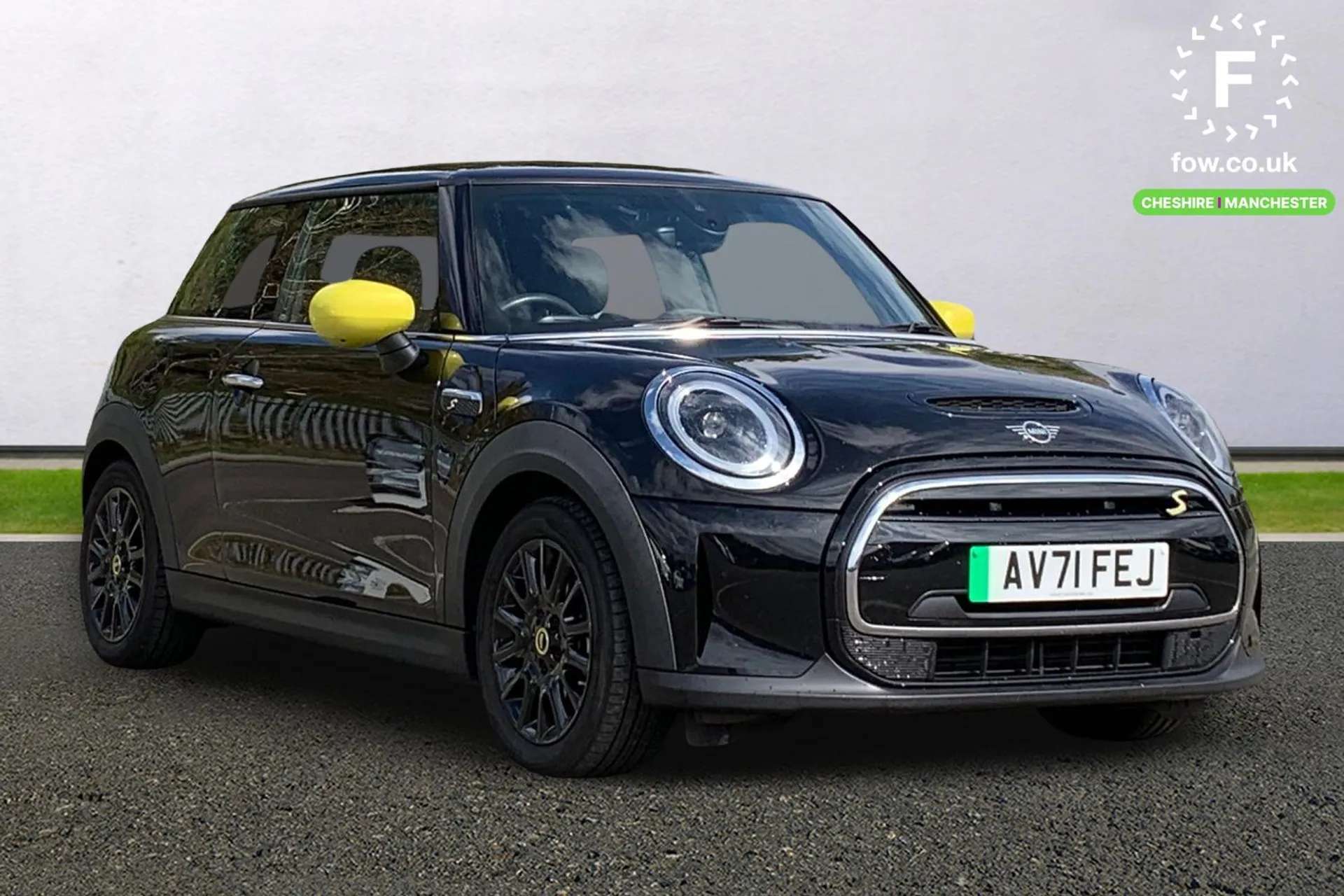 A 2021 MINI HATCH 135kW Cooper S Level 2 33kWh 3dr Auto [Brake energy recuperation toggle switch with two settings, LED headlight with closed ring and daytime driving l A 2021 MINI HATCH 135kW Cooper S Level 2 33kWh 3dr Auto [Brake energy recuperation toggle switch with two settings, LED headlight with closed ring and daytime driving l