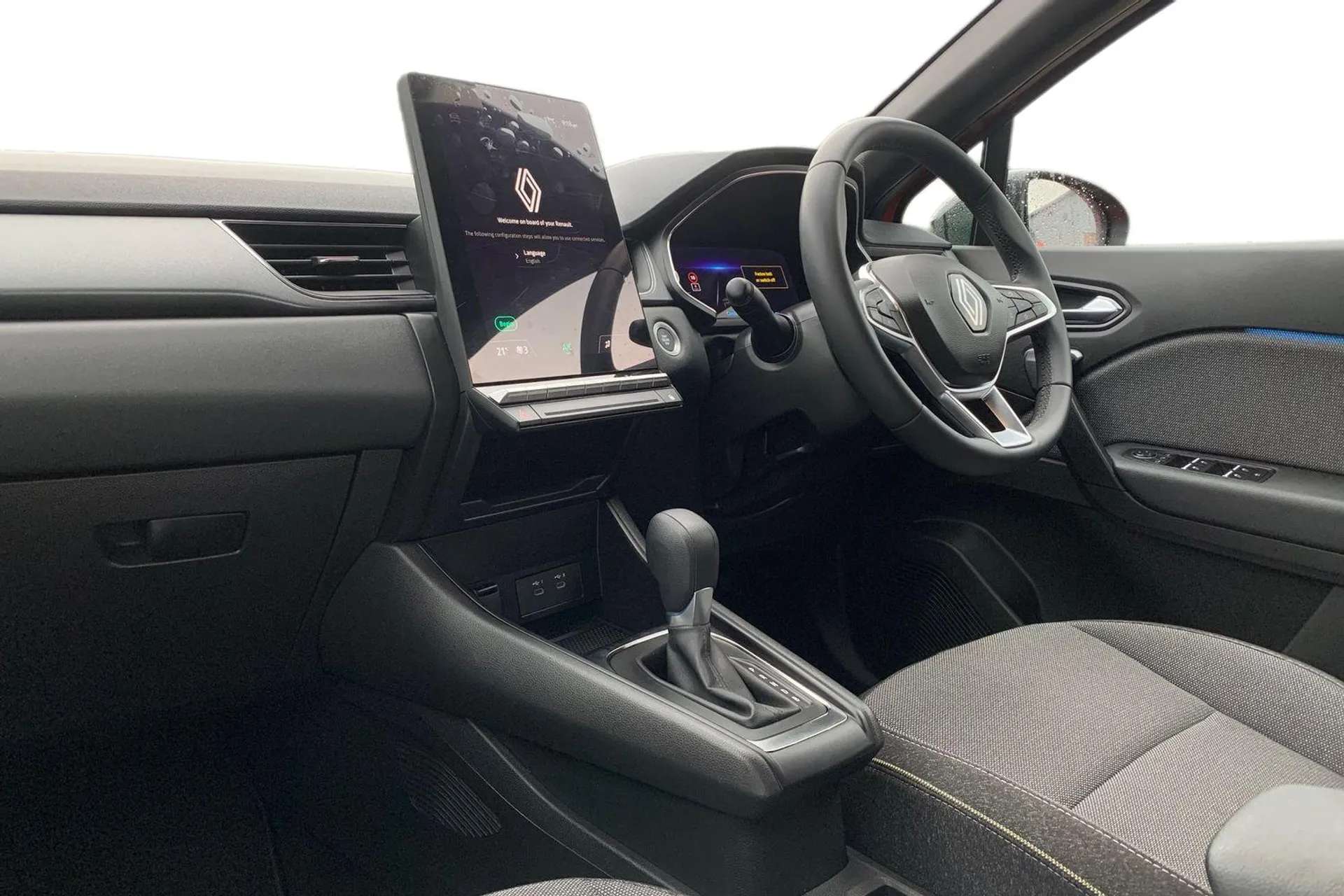 A 2025 RENAULT CAPTUR 1.6 E-Tech Full Hybrid 145 Techno 5dr Auto [Traffic sign recognition, 18" Black hole alloy wheels, Automatic climate control with one touch demist fun A 2025 RENAULT CAPTUR 1.6 E-Tech Full Hybrid 145 Techno 5dr Auto [Traffic sign recognition, 18" Black hole alloy wheels, Automatic climate control with one touch demist fun