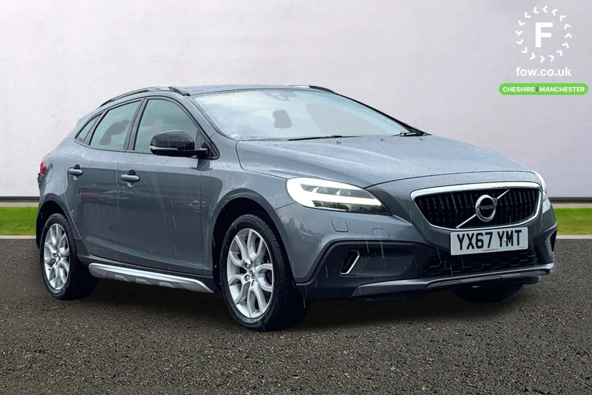 2017 VOLVO V40 2017 VOLVO V40