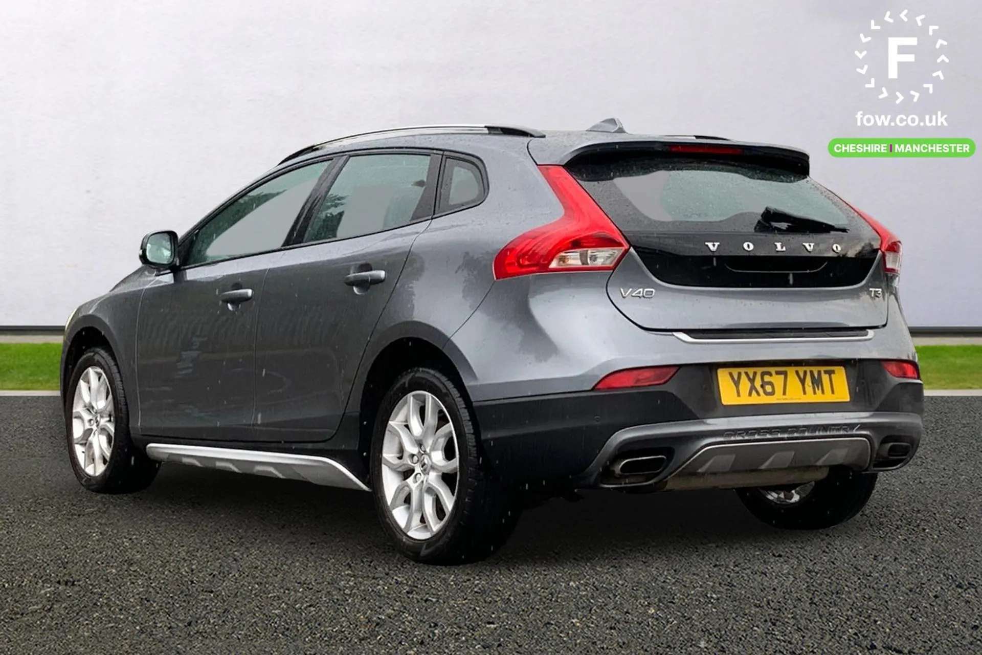 2017 VOLVO V40 2017 VOLVO V40