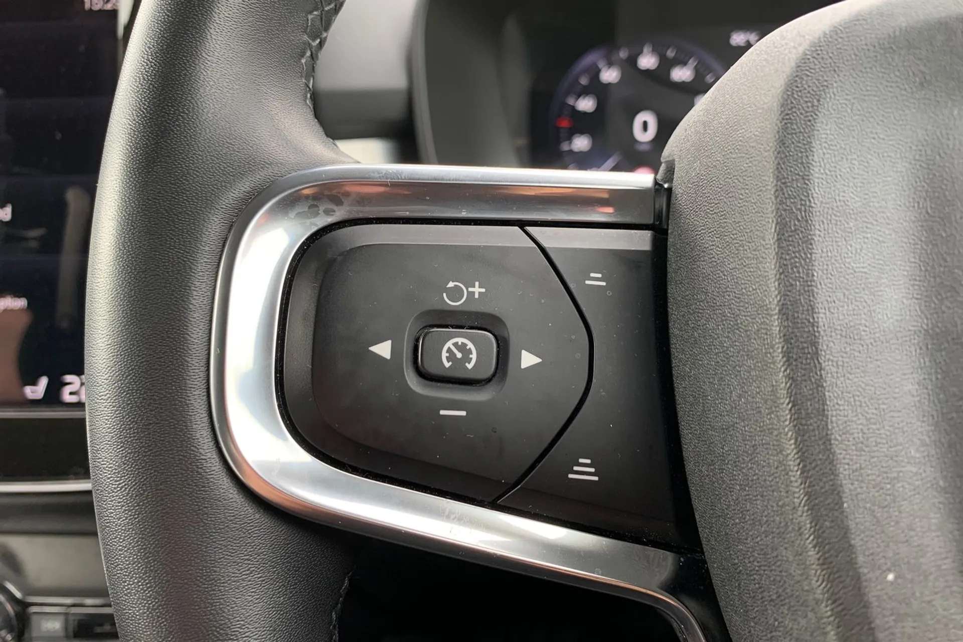 2021 VOLVO XC40 2021 VOLVO XC40