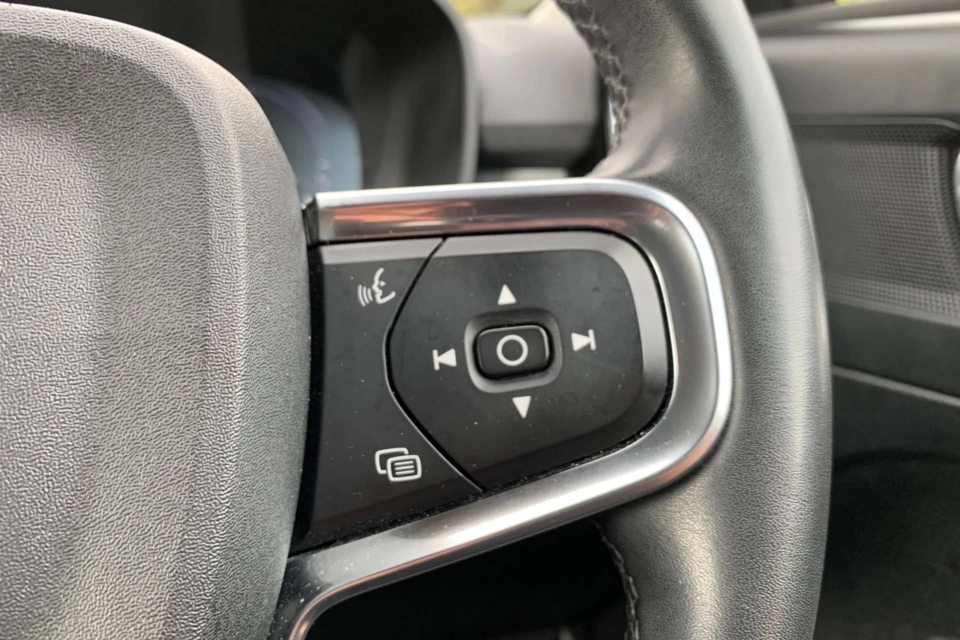 2021 VOLVO XC40 2021 VOLVO XC40